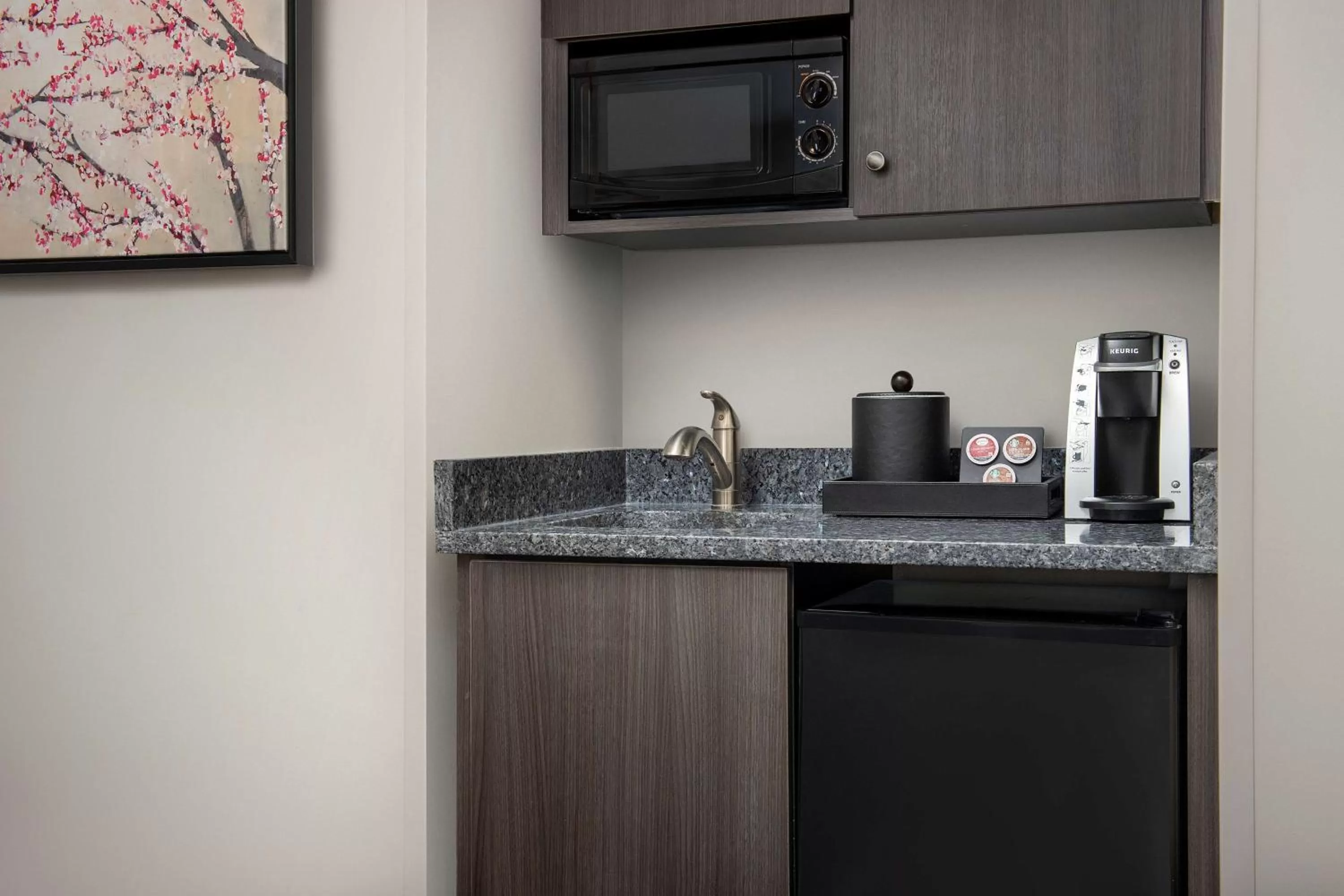 Photo of the whole room in West End Washington DC, Tapestry Collection by Hilton