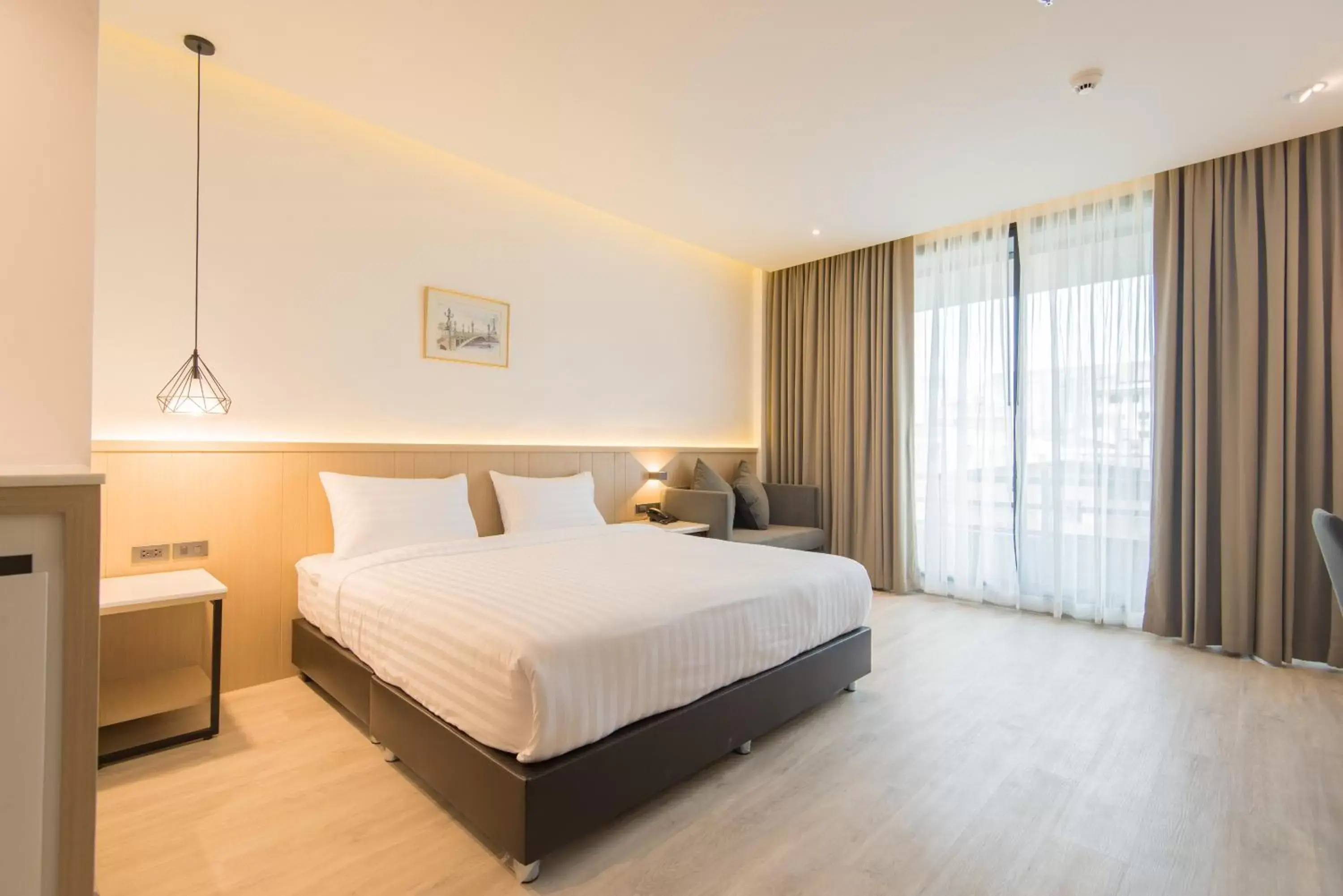 Deluxe King Room in Madison Bangkok Hotel Deluxe King Room in Madison Bangkok Hotel