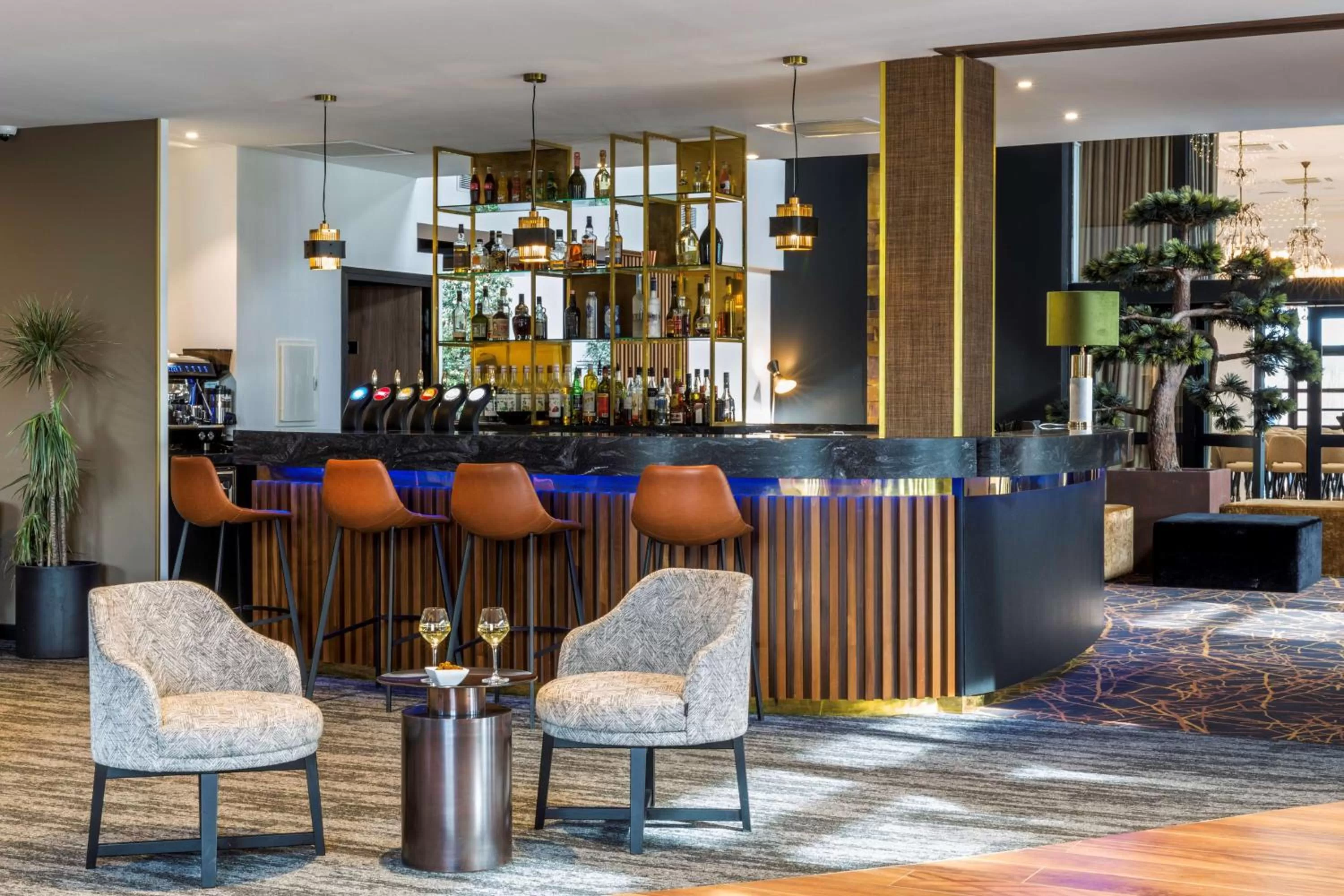Lounge or bar in Best Western L'Aquarium Arras Nord