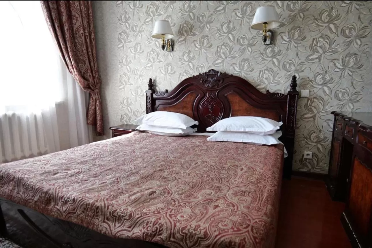 Bed in Lion Hotel
