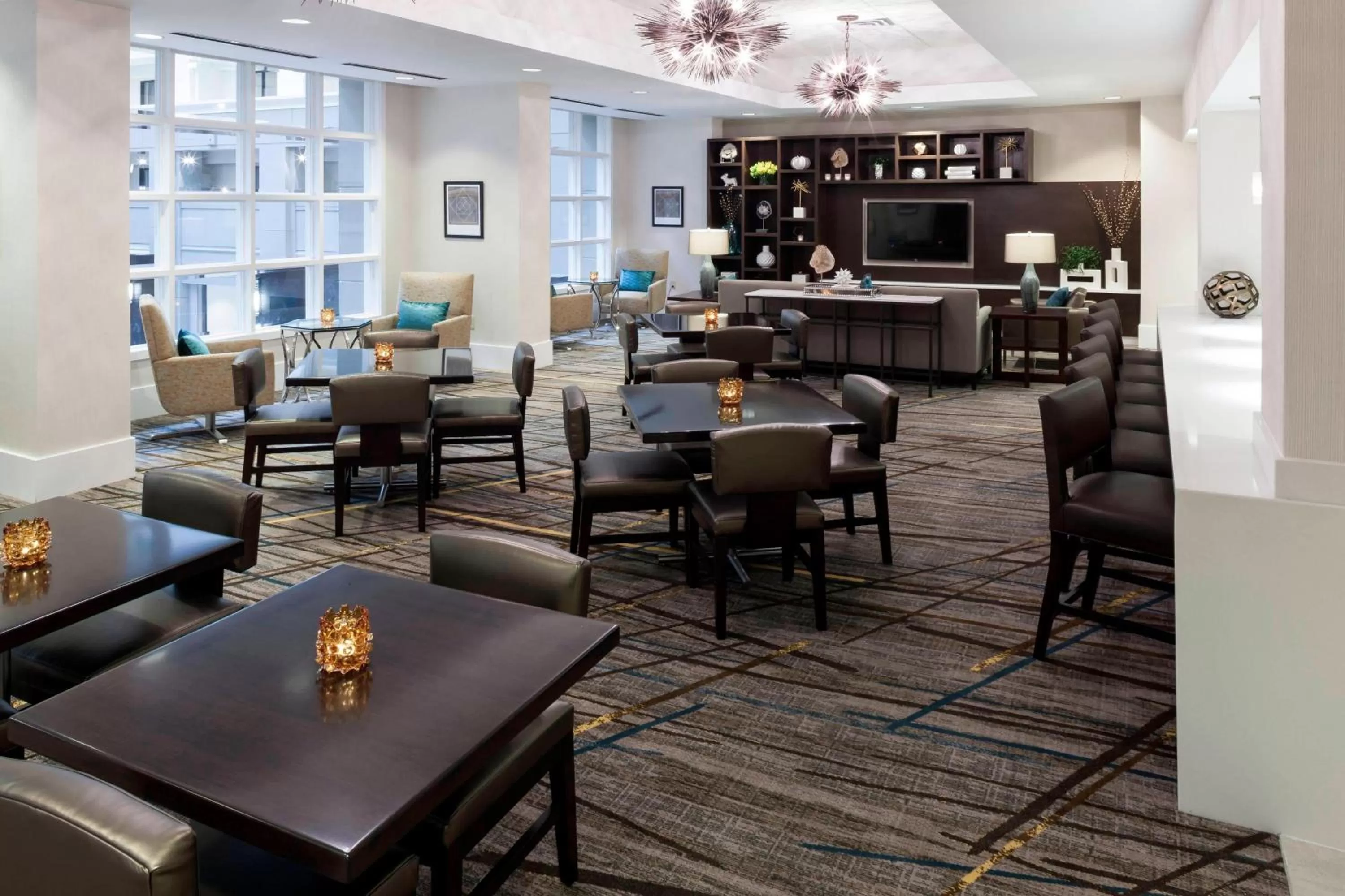 Lounge or bar in Fairfax Marriott at Fair Oaks