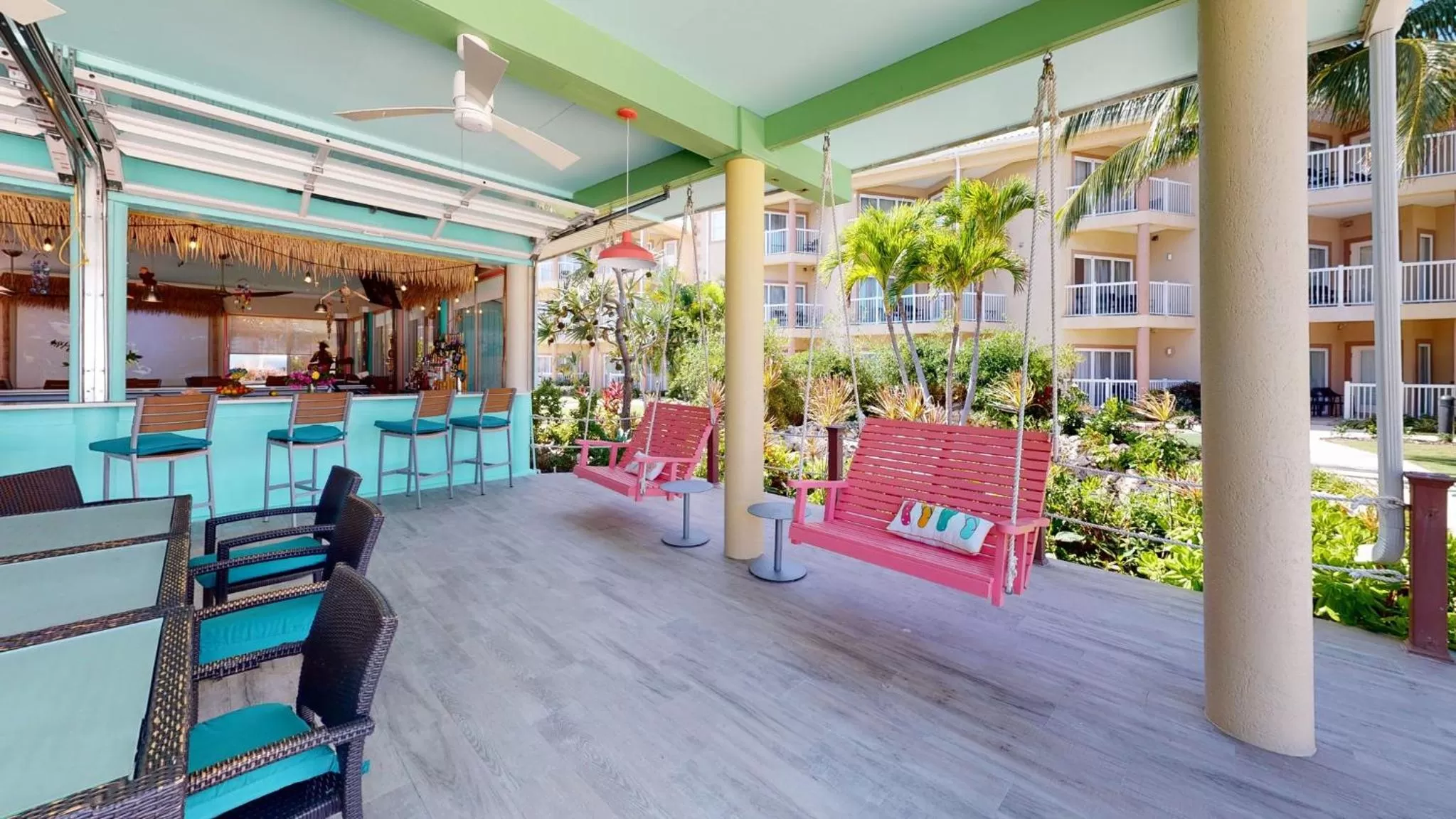 Restaurant/places to eat in Holiday Inn Resort Grand Cayman by IHG