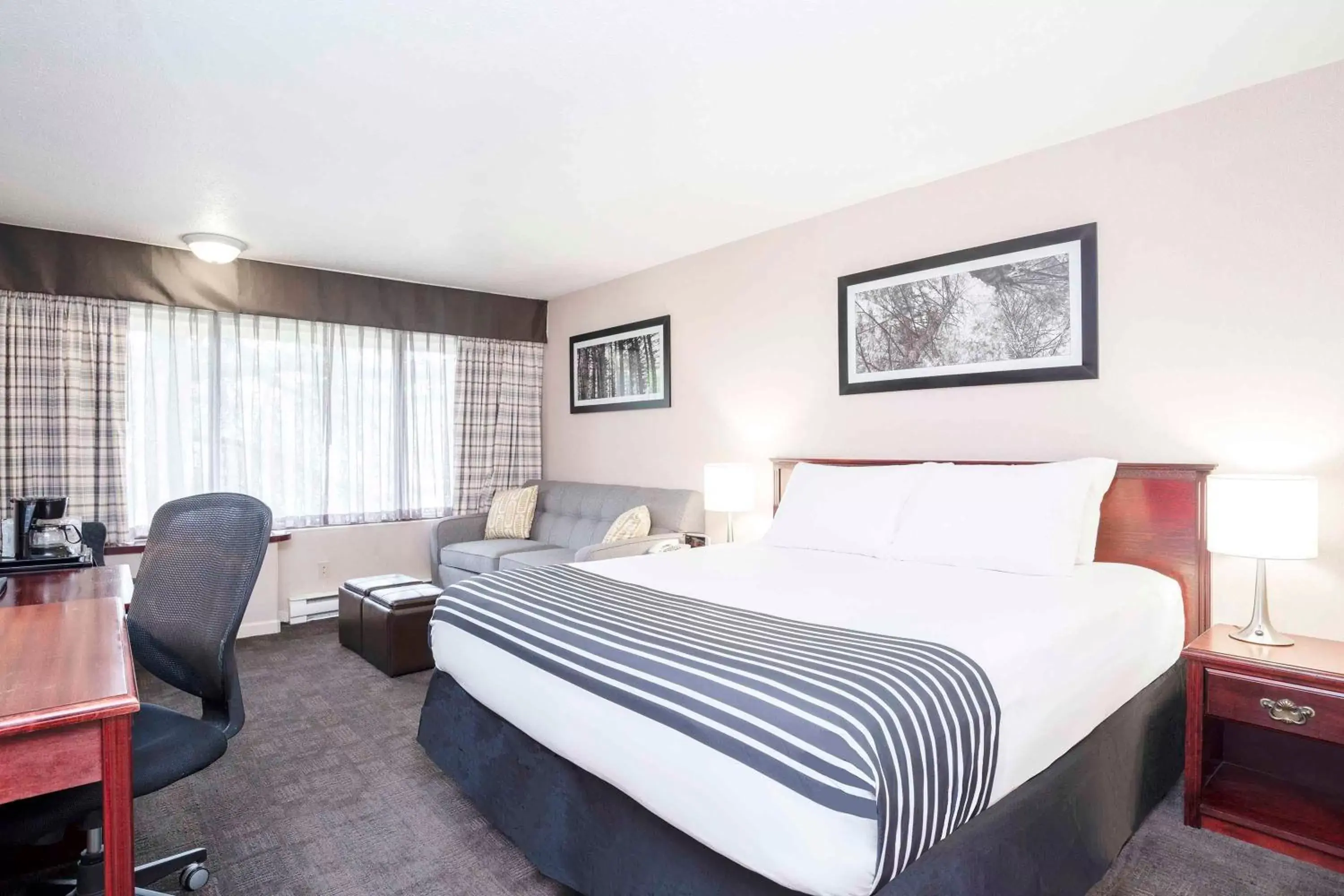 Standard Room, 1 King Bed, Sofa Bed in Sandman Hotel Terrace Standard Room, 1 King Bed, Sofa Bed in Sandman Hotel Terrace