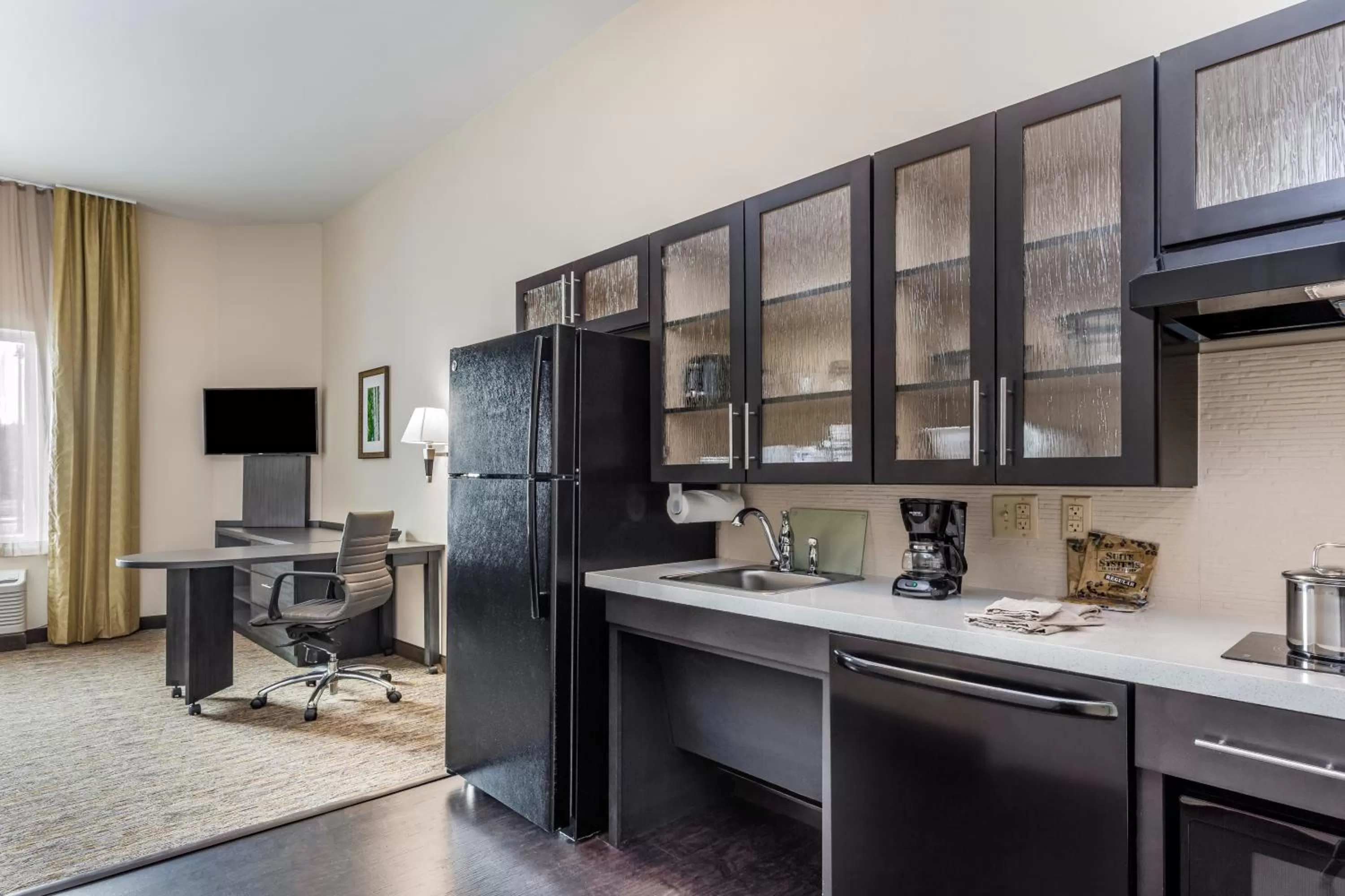 Kitchen or kitchenette in Candlewood Suites Bethlehem South by IHG