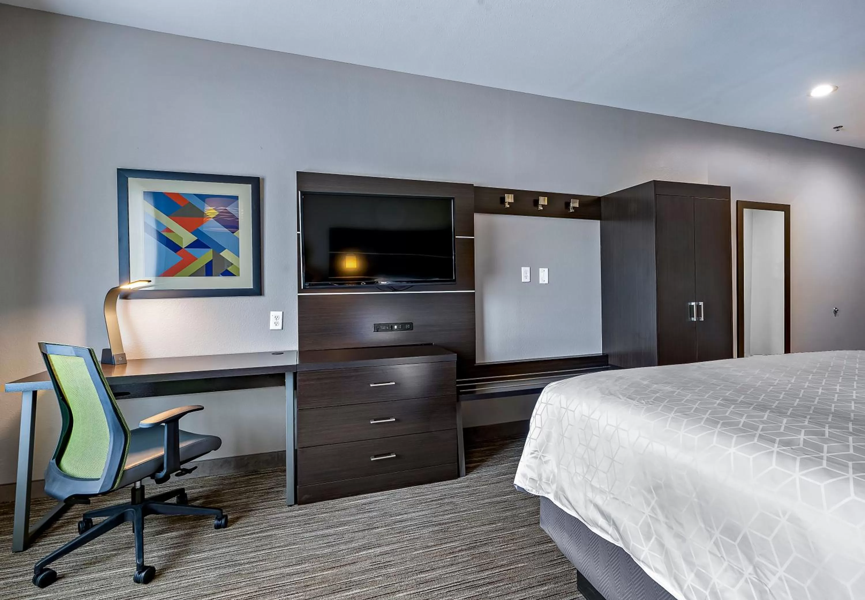 Photo of the whole room, Bed in Holiday Inn Express Hotel & Suites Kilgore North by IHG