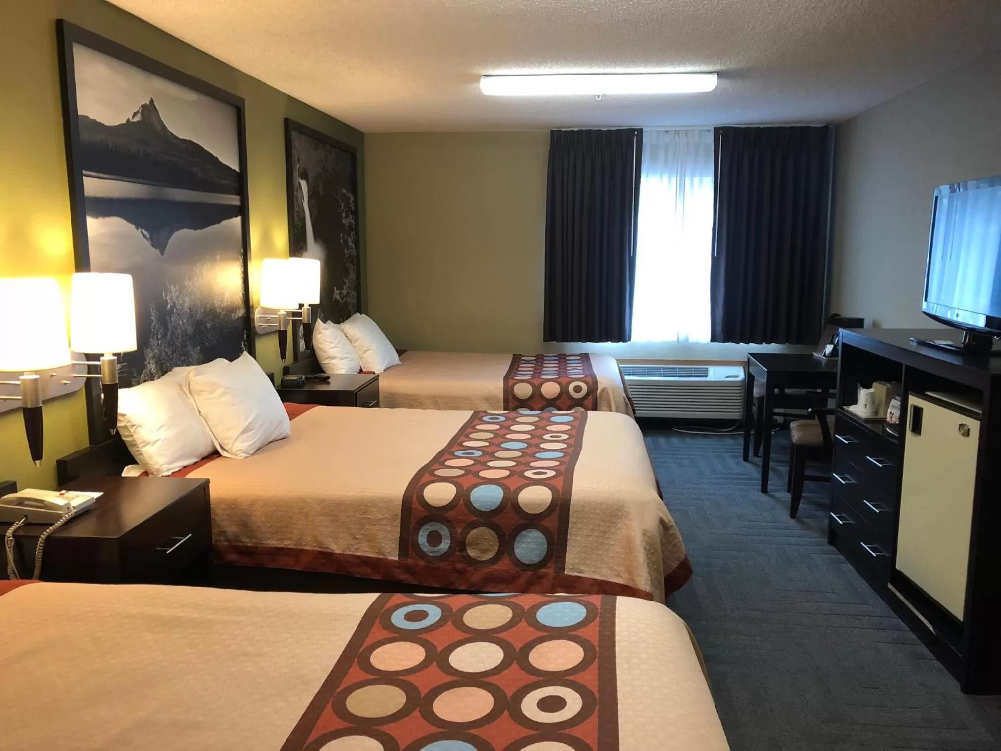 Bedroom, Bed in Super 8 by Wyndham LaGrande