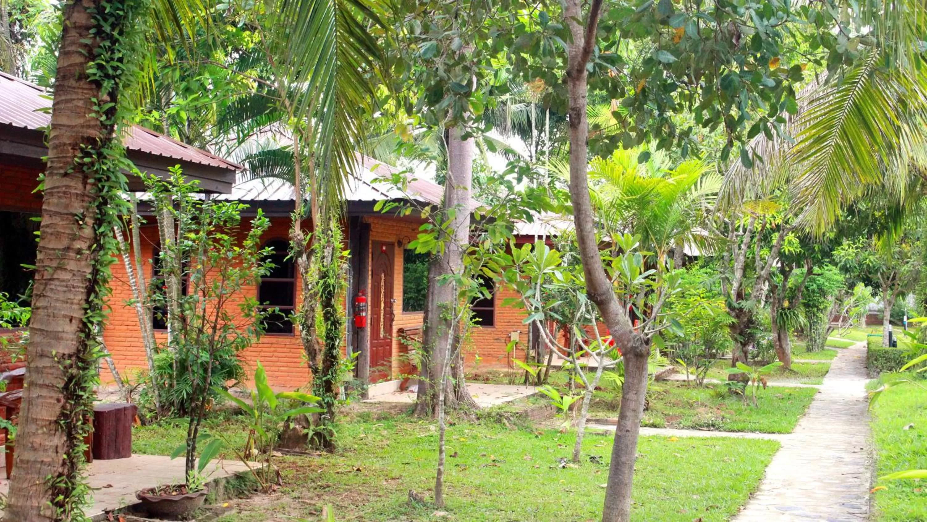 Facade/entrance in Doo Dee Boutique Resort by Swiss Chalet