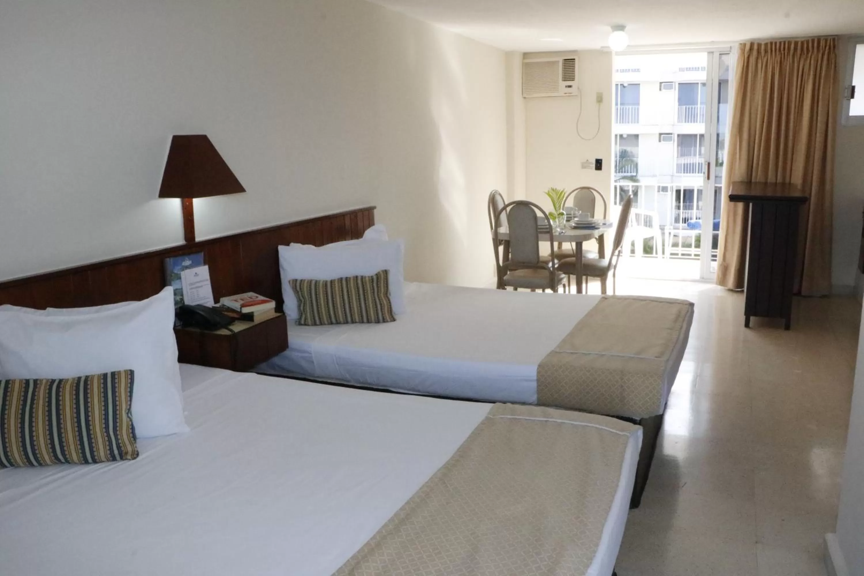 Photo of the whole room, Bed in Alba Suites Acapulco