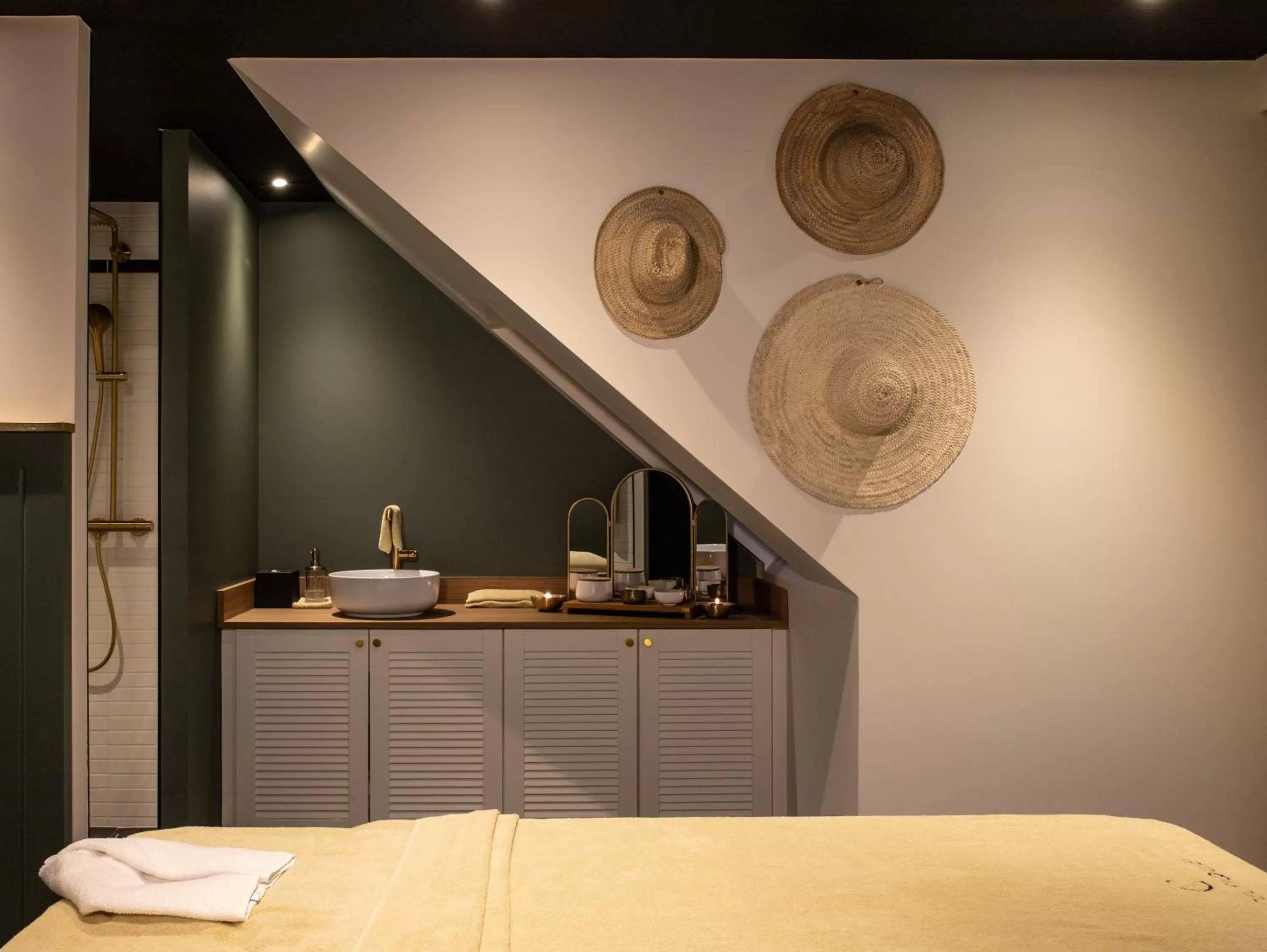 Massage, Bed in Le Celtique & Spa