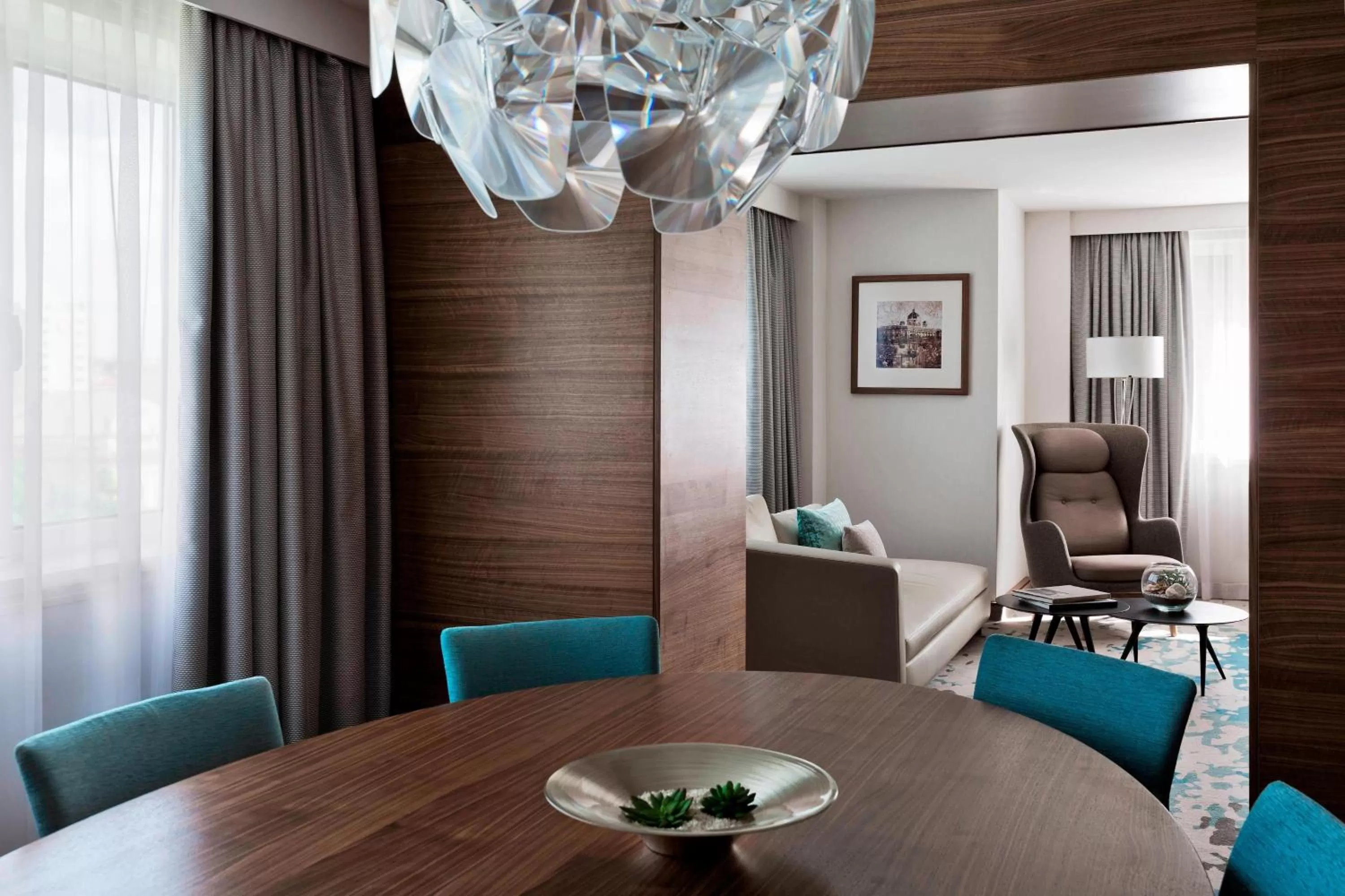 Living room in Vienna Marriott Hotel