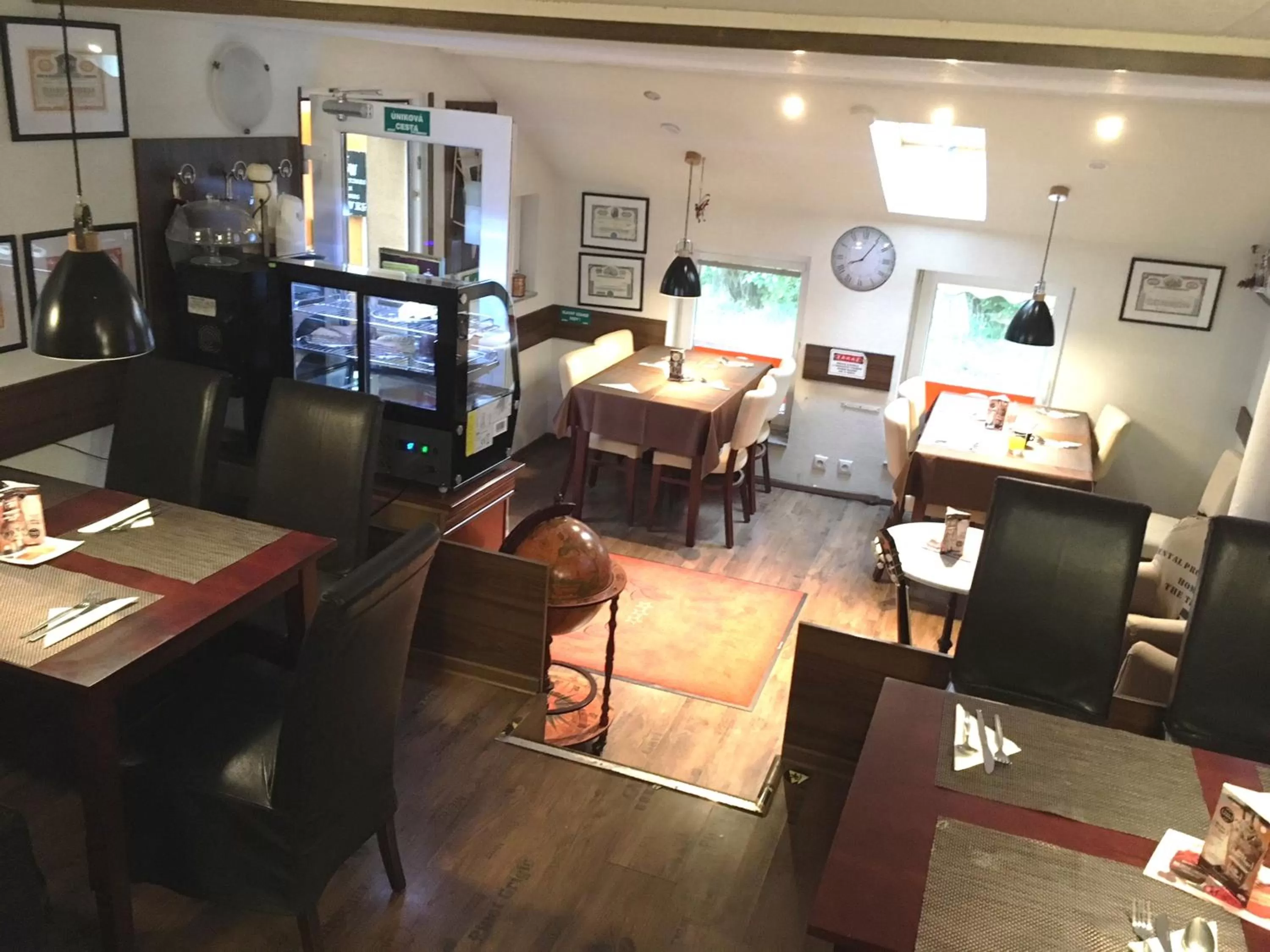 Communal lounge/ TV room, Restaurant/Places to Eat in Spa & Pool Apartment Hotel - Restaurant VILLA IVICA