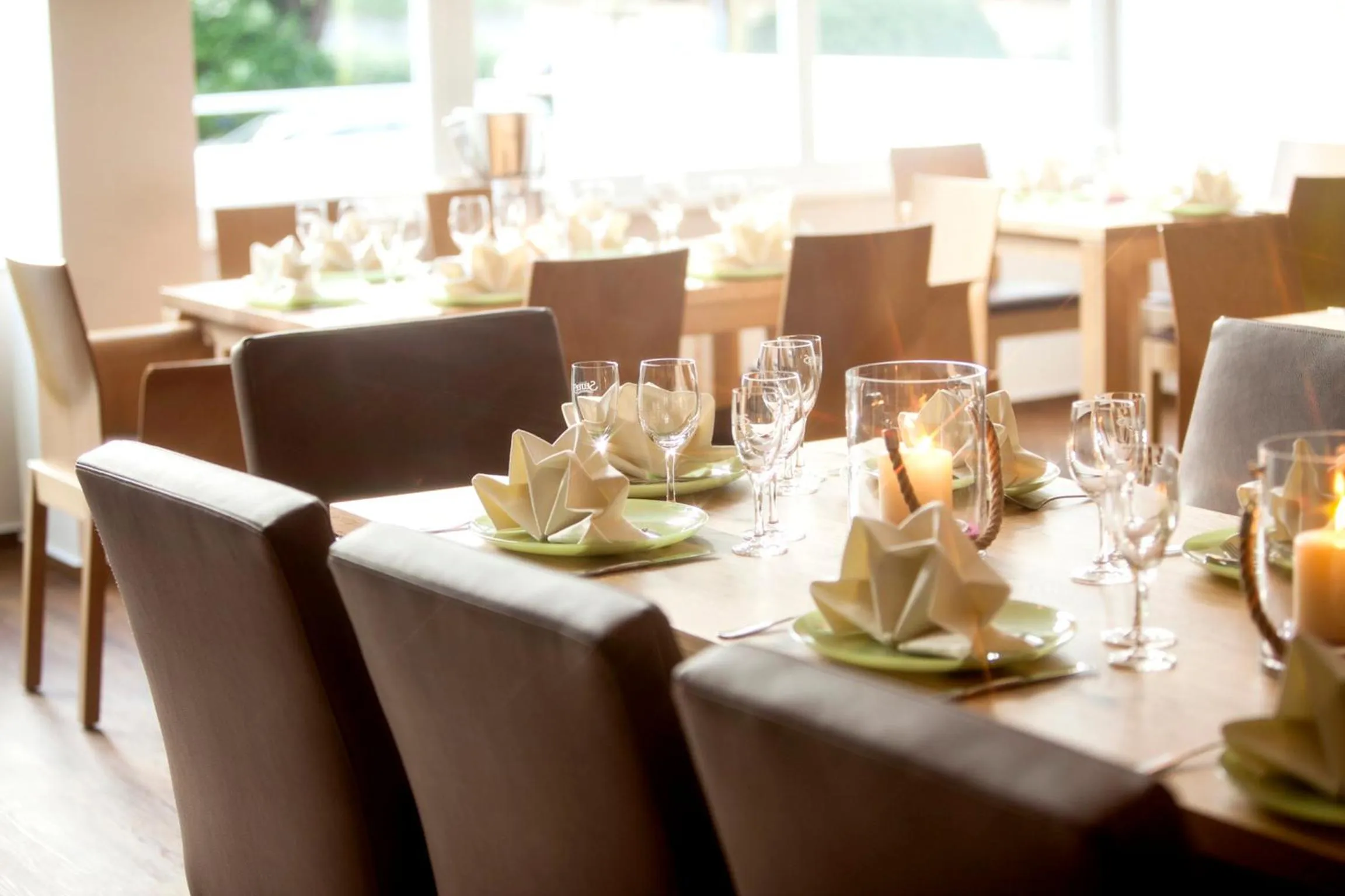 Restaurant/places to eat in Caravelle Hotel im Park