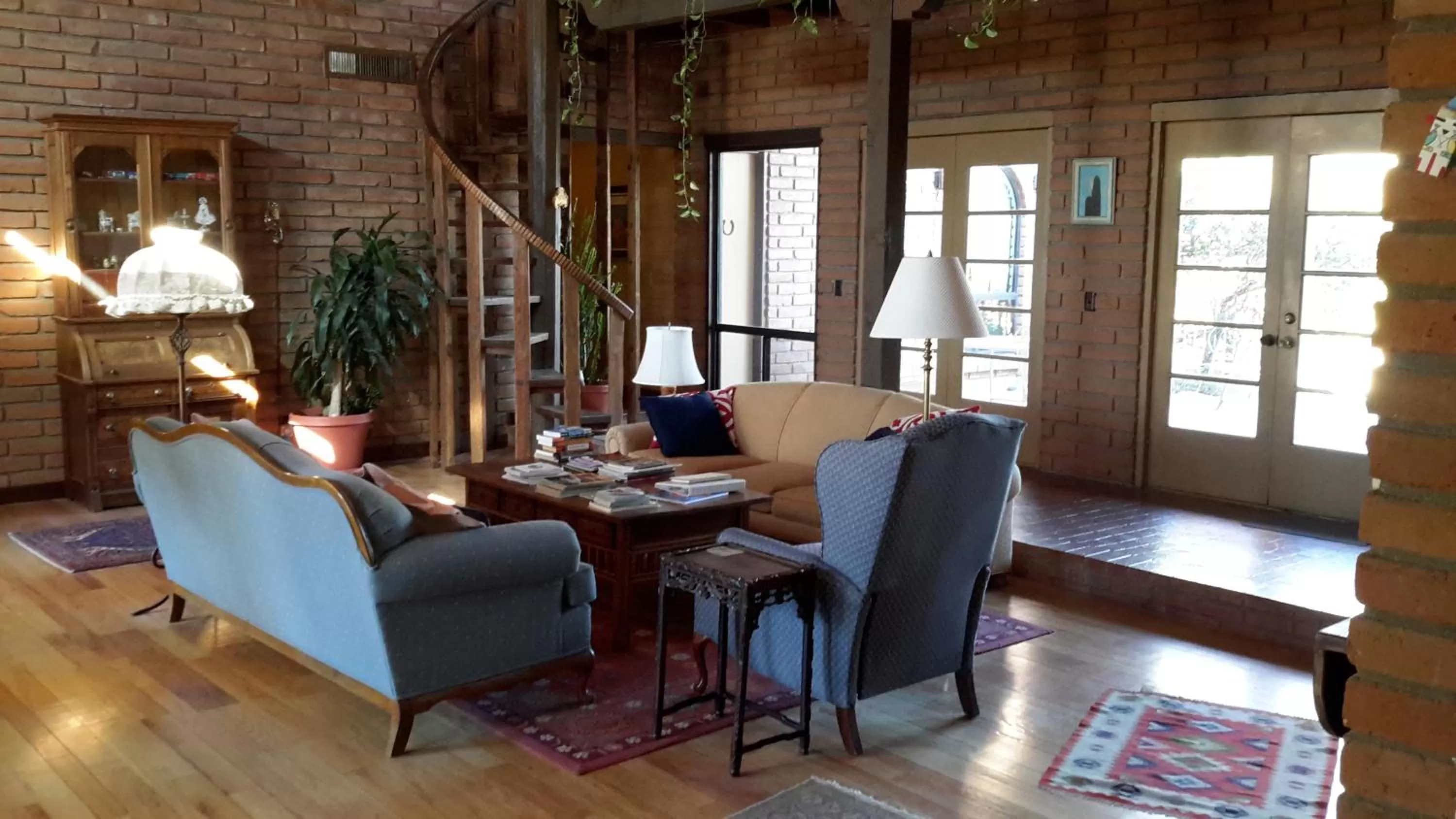 Living room in Desert Trails Bed & Breakfast