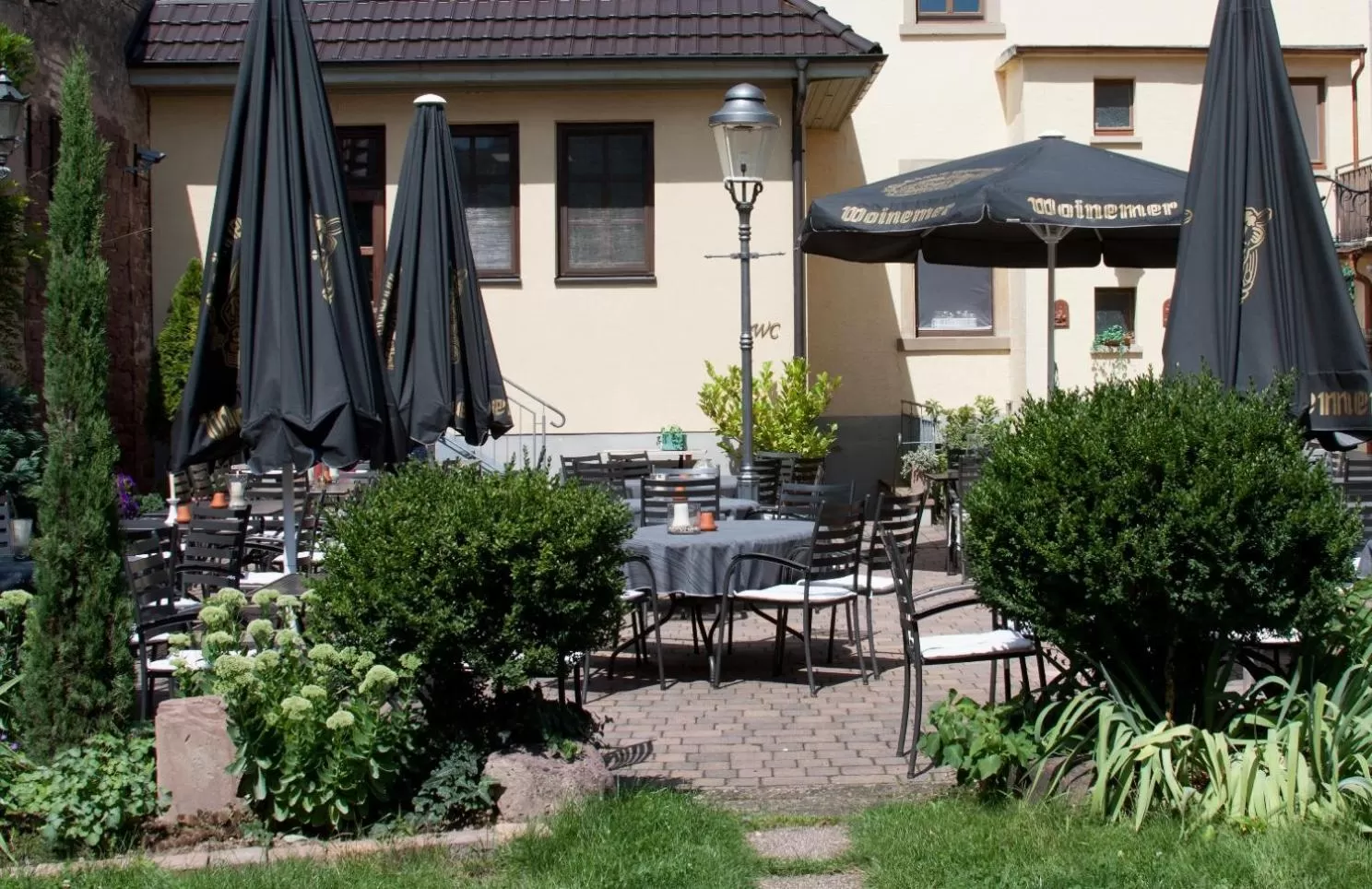 Property building in Linde Restaurant & Hotel