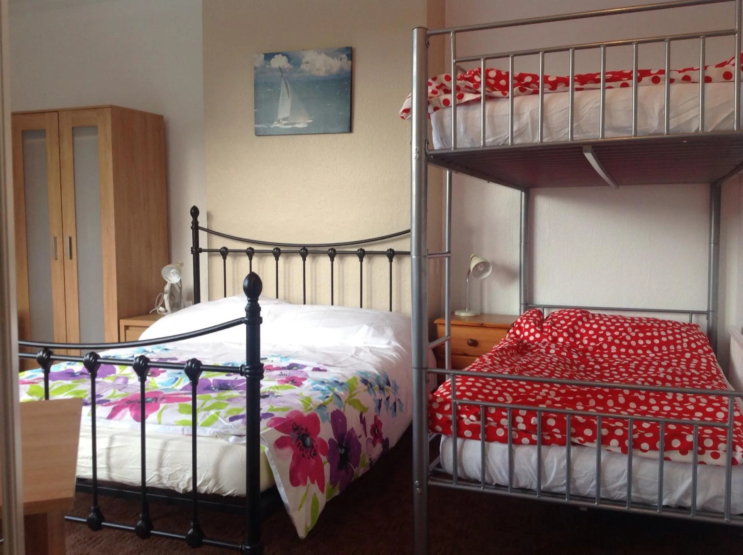 Photo of the whole room, Bed in Clift Guest House