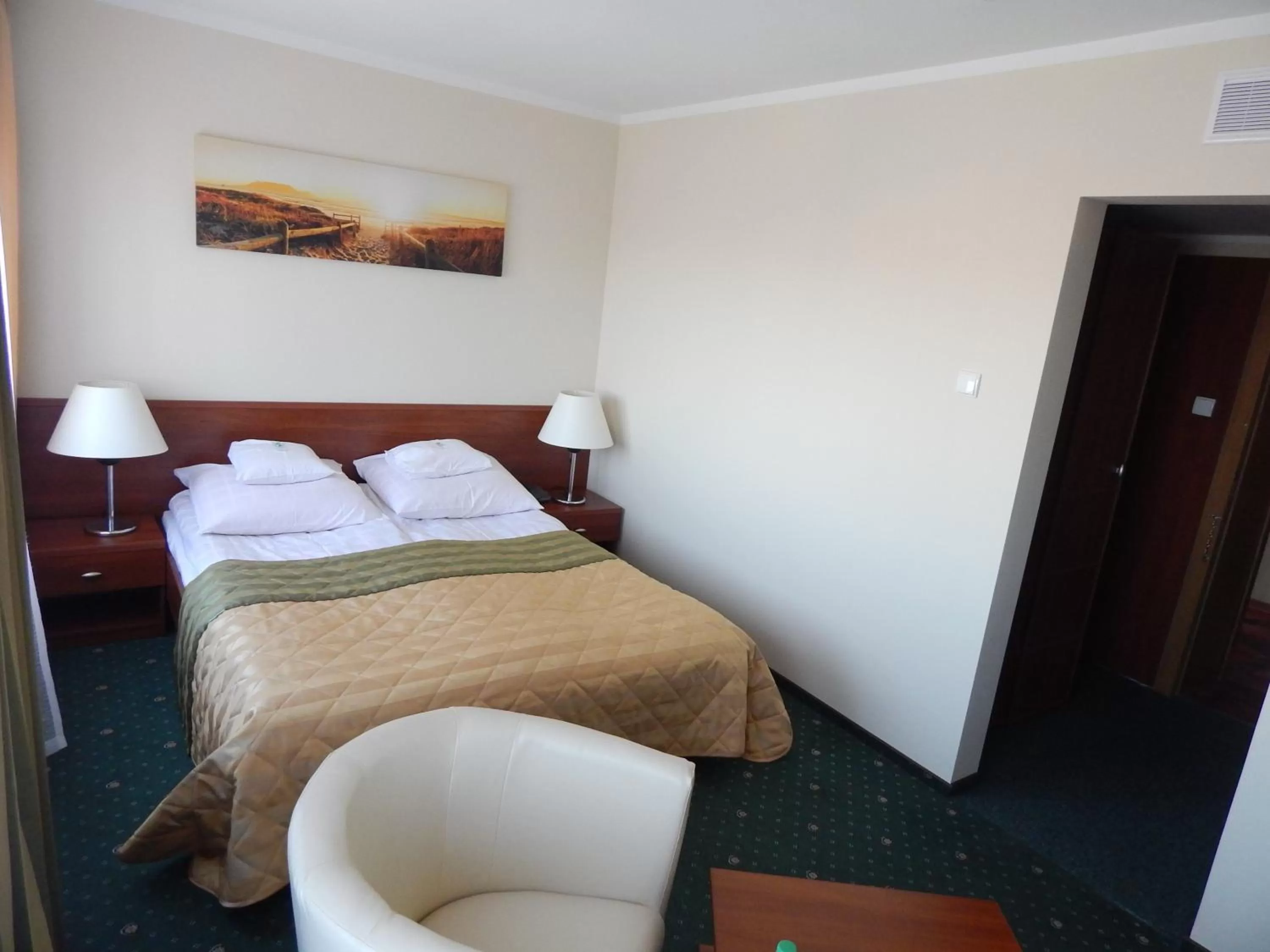 Bed in Hotel Gromada Pila