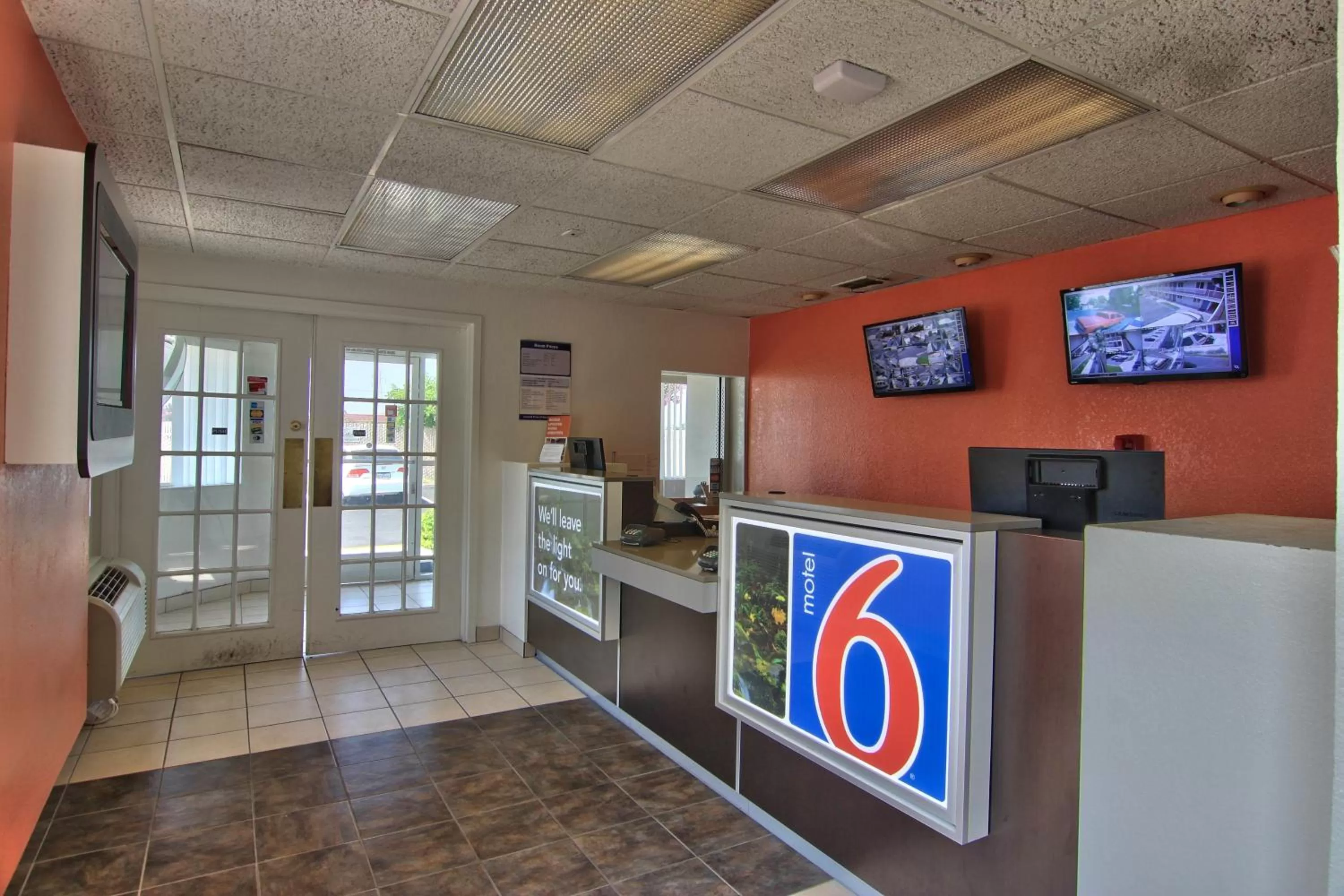 Lobby or reception in Motel 6-Sacramento, CA - South Sacramento and Elk Grove