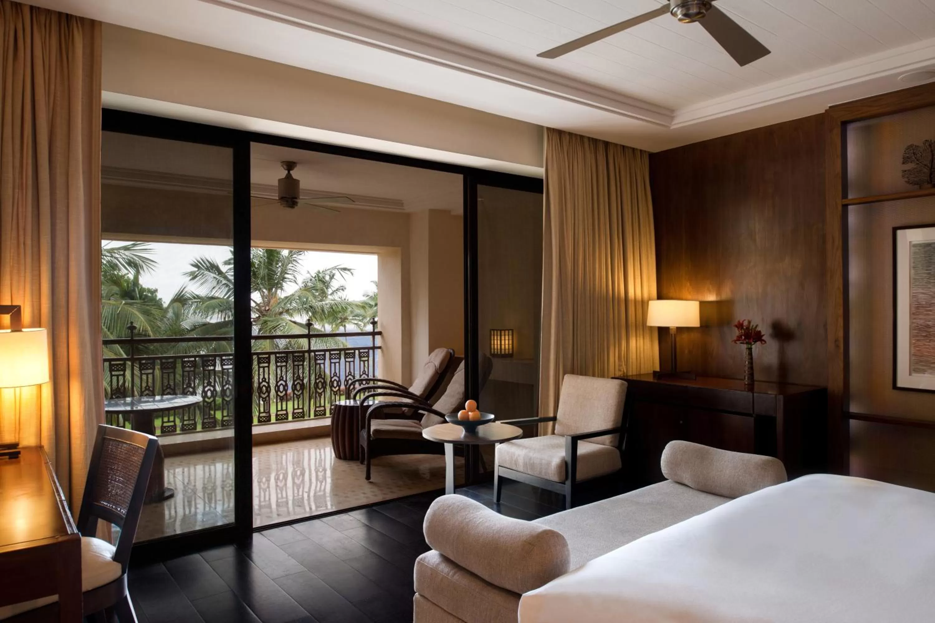Seating area, Bed in Grand Hyatt Goa
