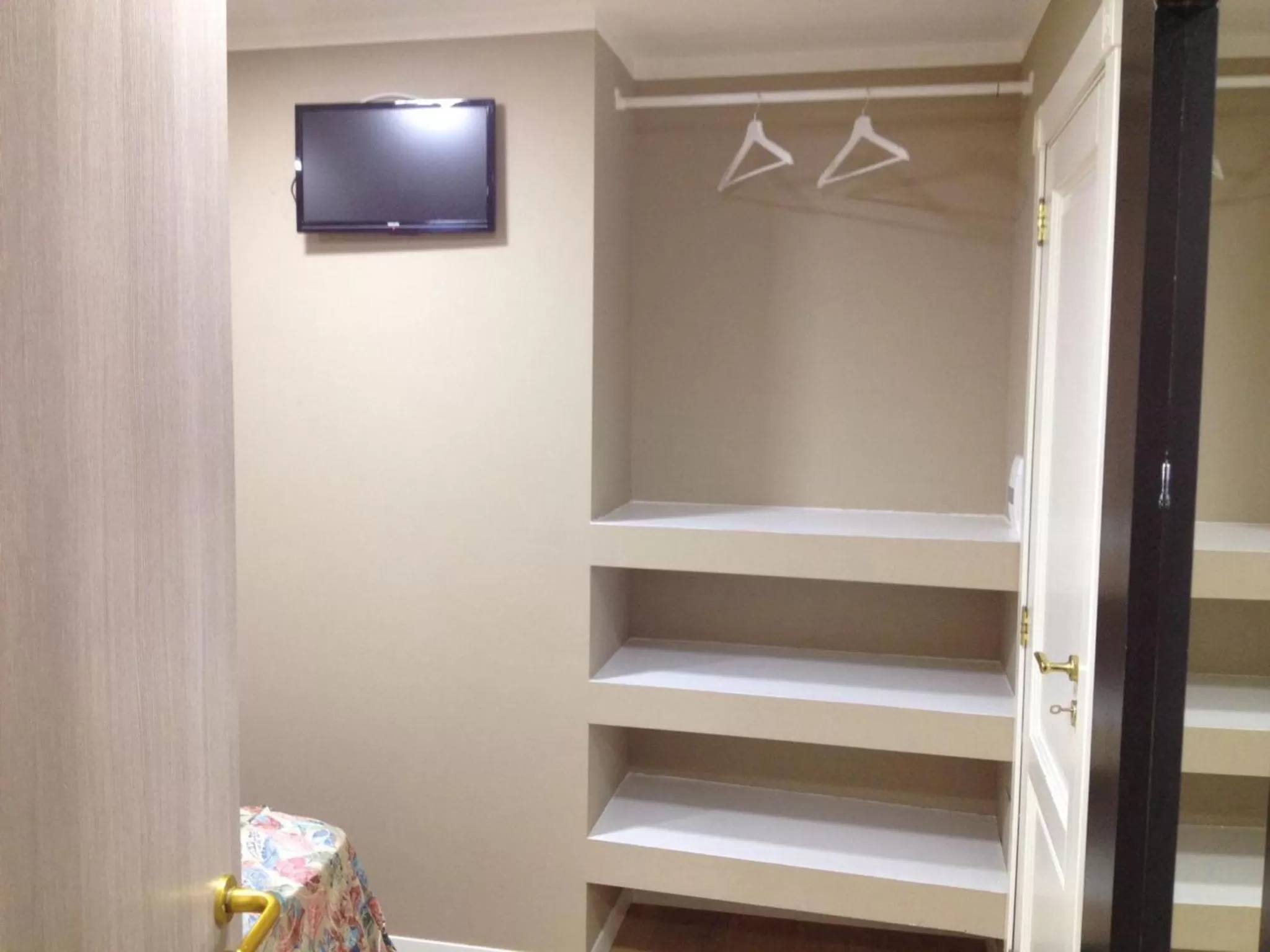 Bedroom, TV/Entertainment Center in B&B Napoli Centro Storico