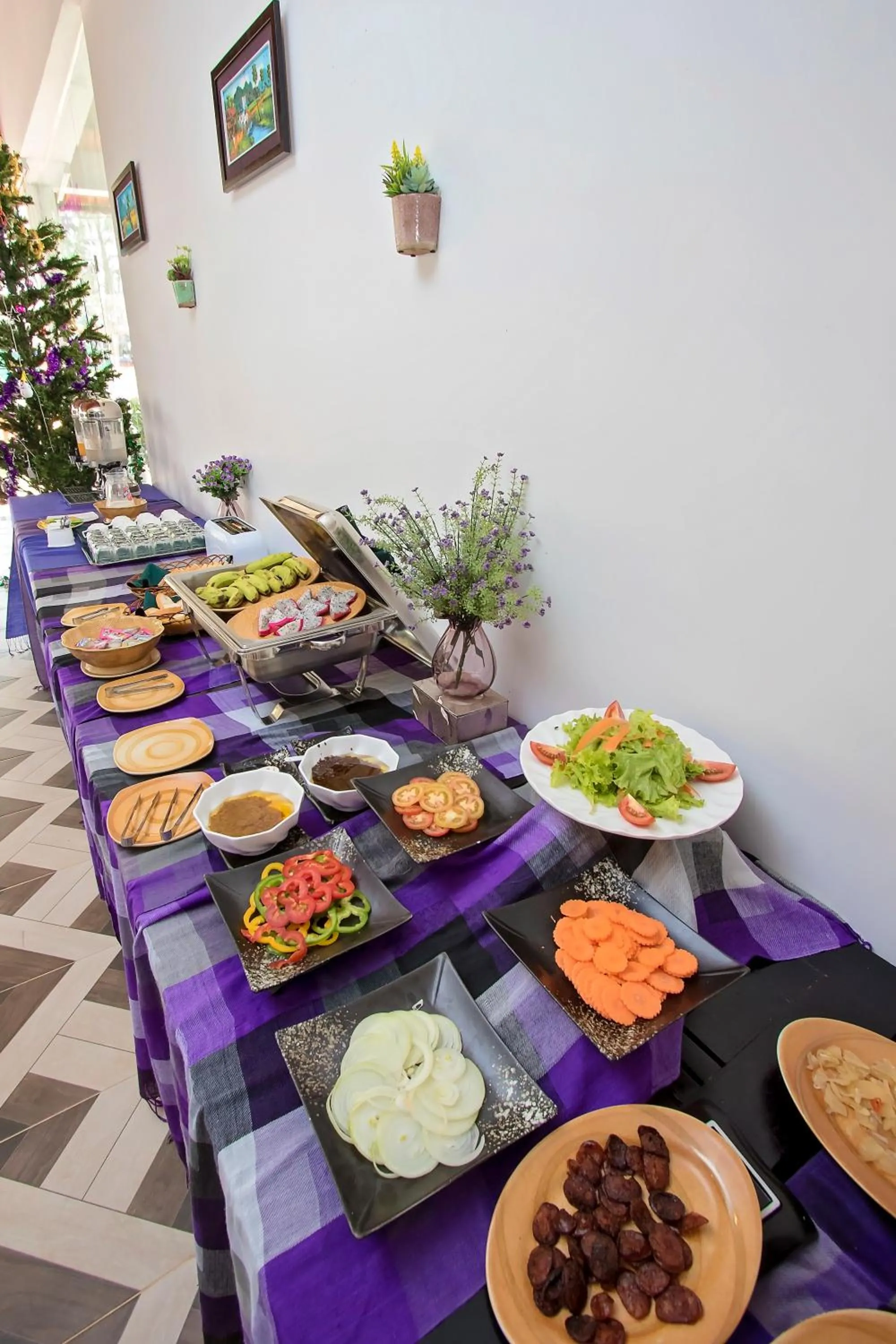 Restaurant/places to eat in Good Time Resort