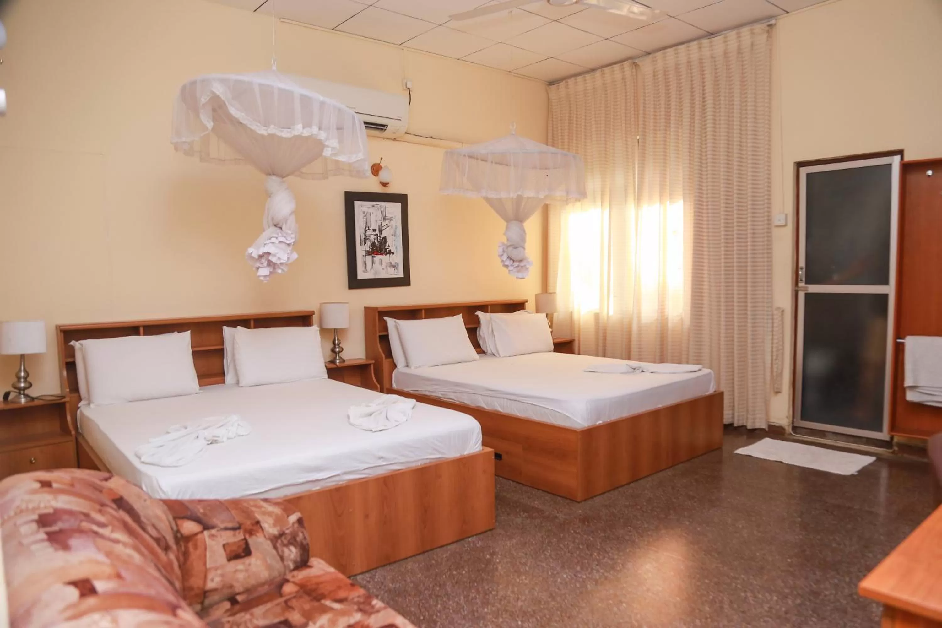 Property building, Bed in Milano Tourist Rest