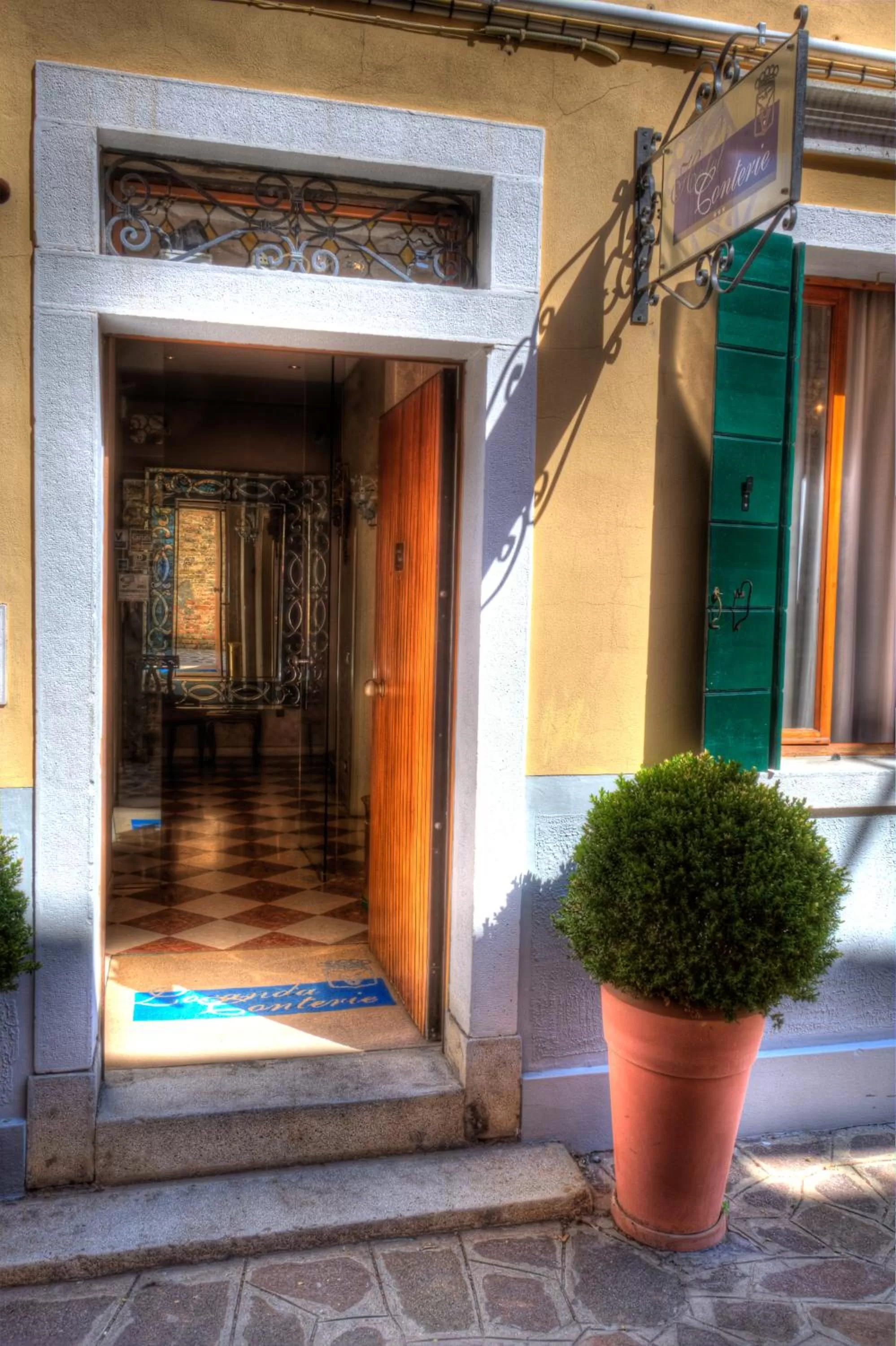 Facade/entrance in Hotel Conterie