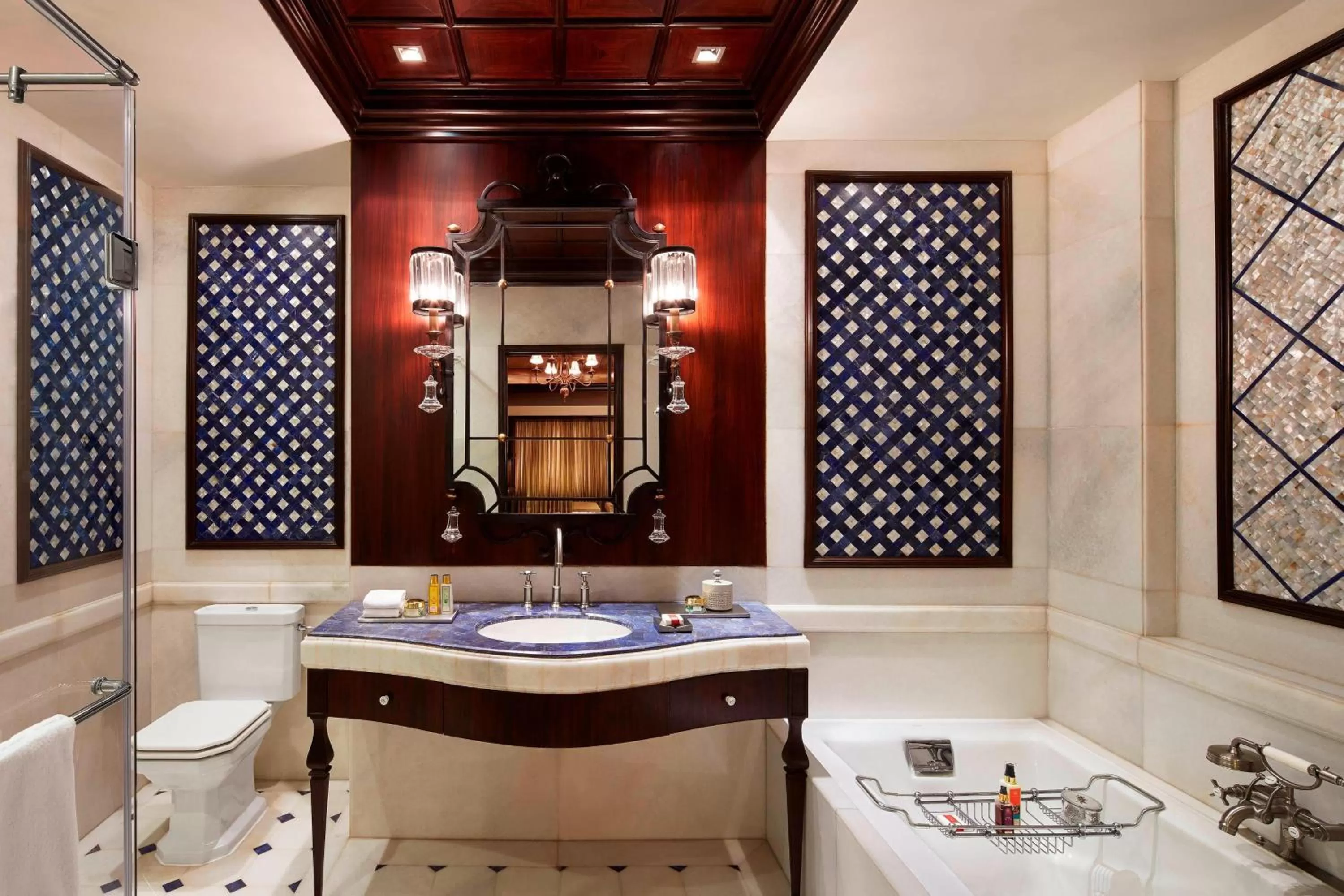 Bathroom in Le Meridien New Delhi