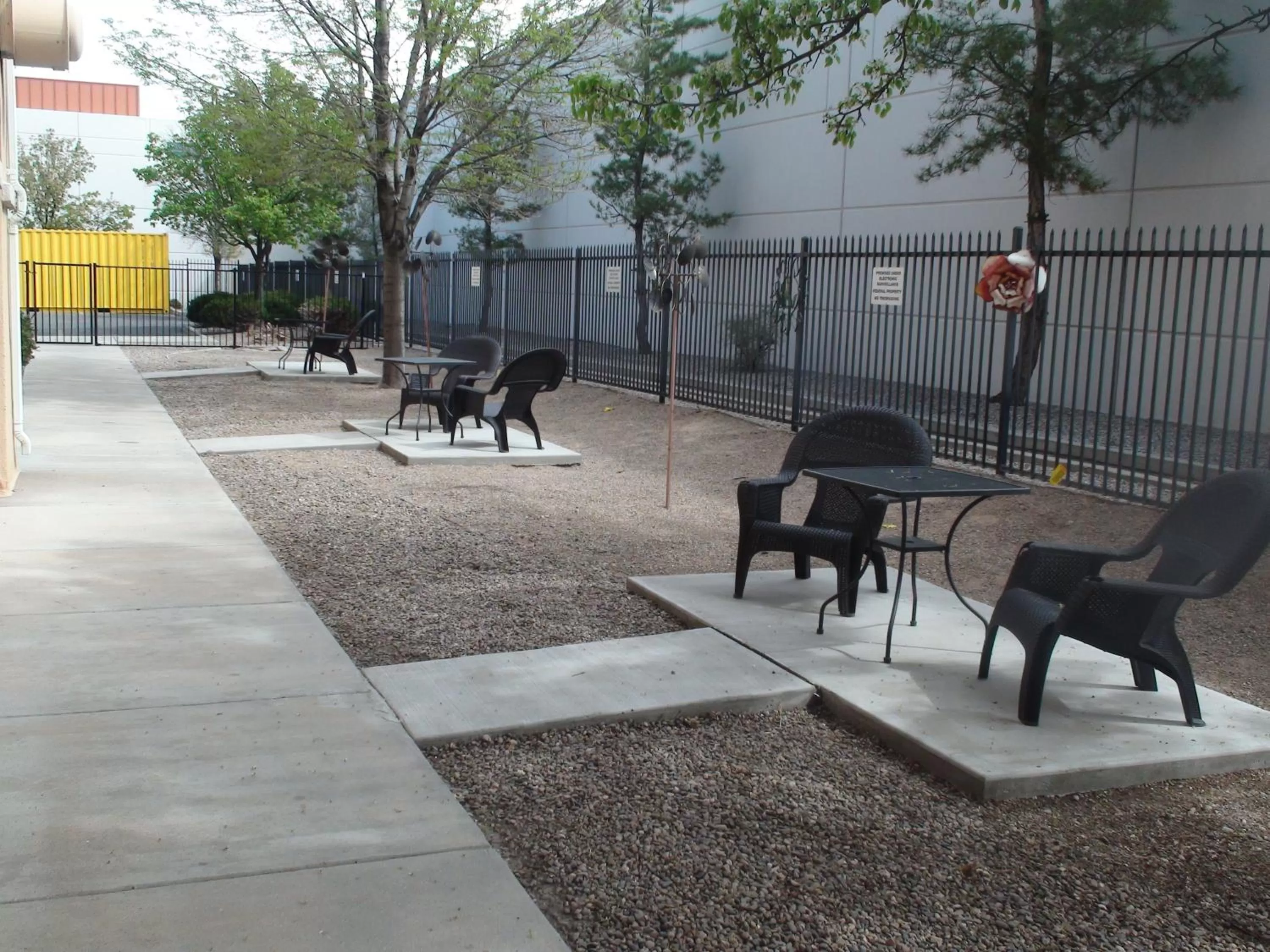 Patio in Days Inn & Suites by Wyndham Airport Albuquerque