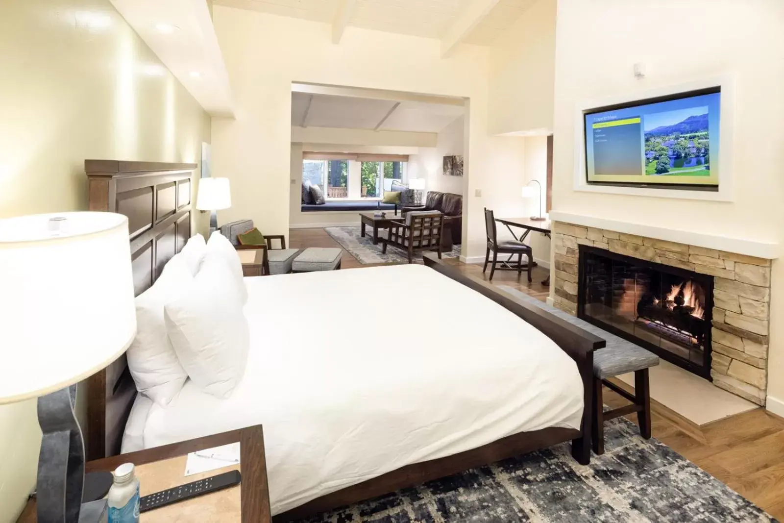 Premier King Suite - Disability Access in The Quail Lodge Premier King Suite - Disability Access in The Quail Lodge