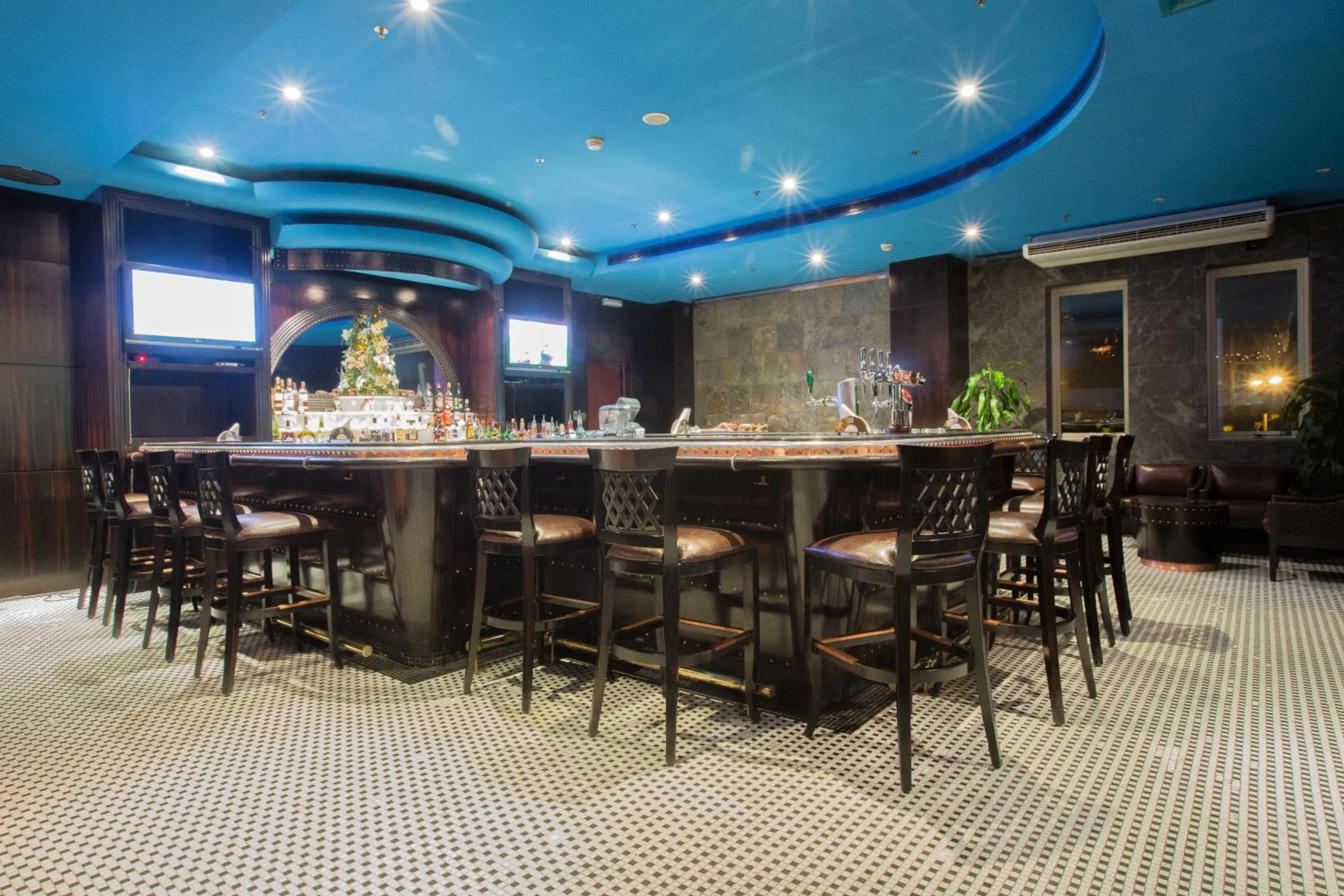 Lounge or bar in Danat Jebel Dhanna Resort