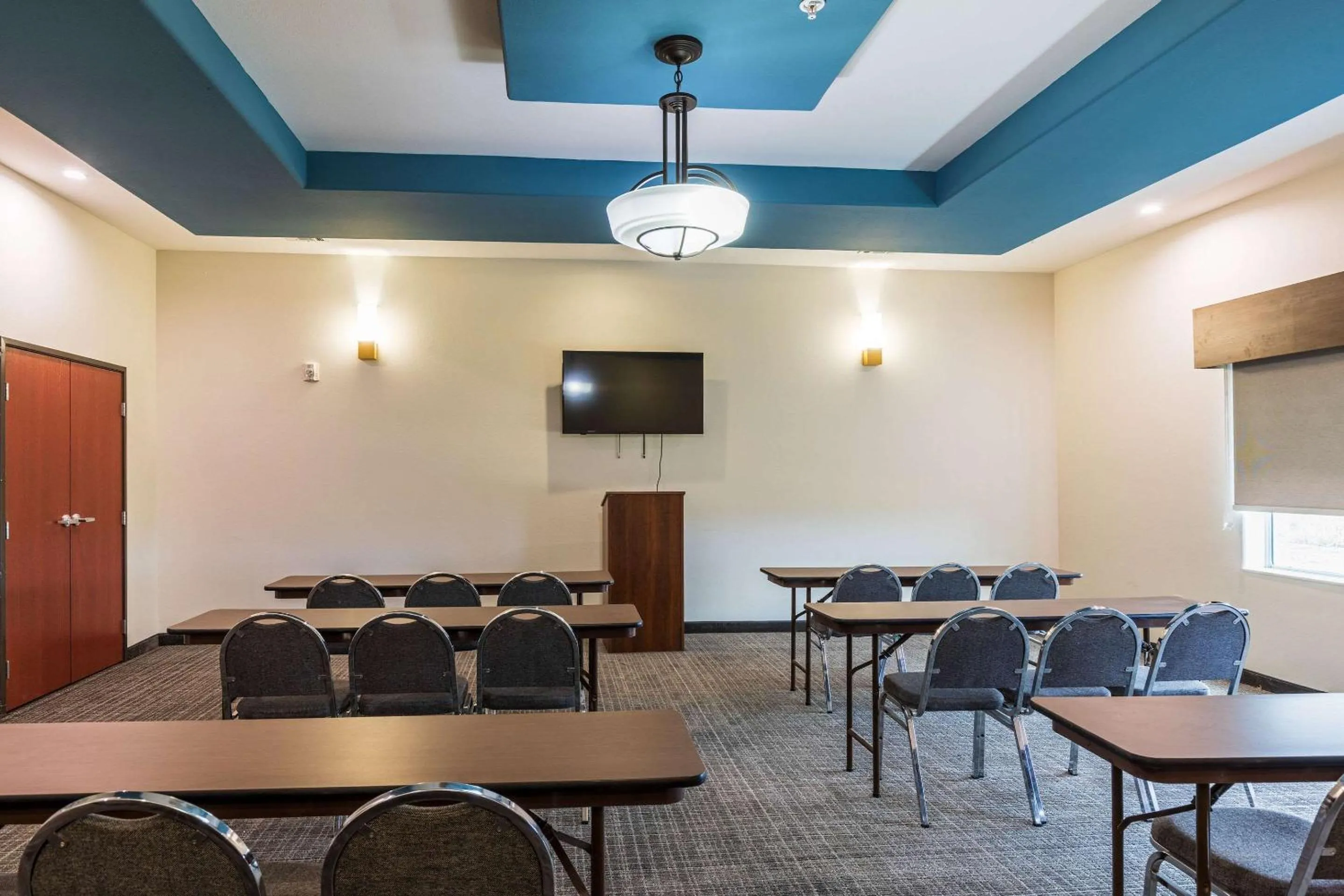 Meeting/conference room in La Quinta by Wyndham New Iberia