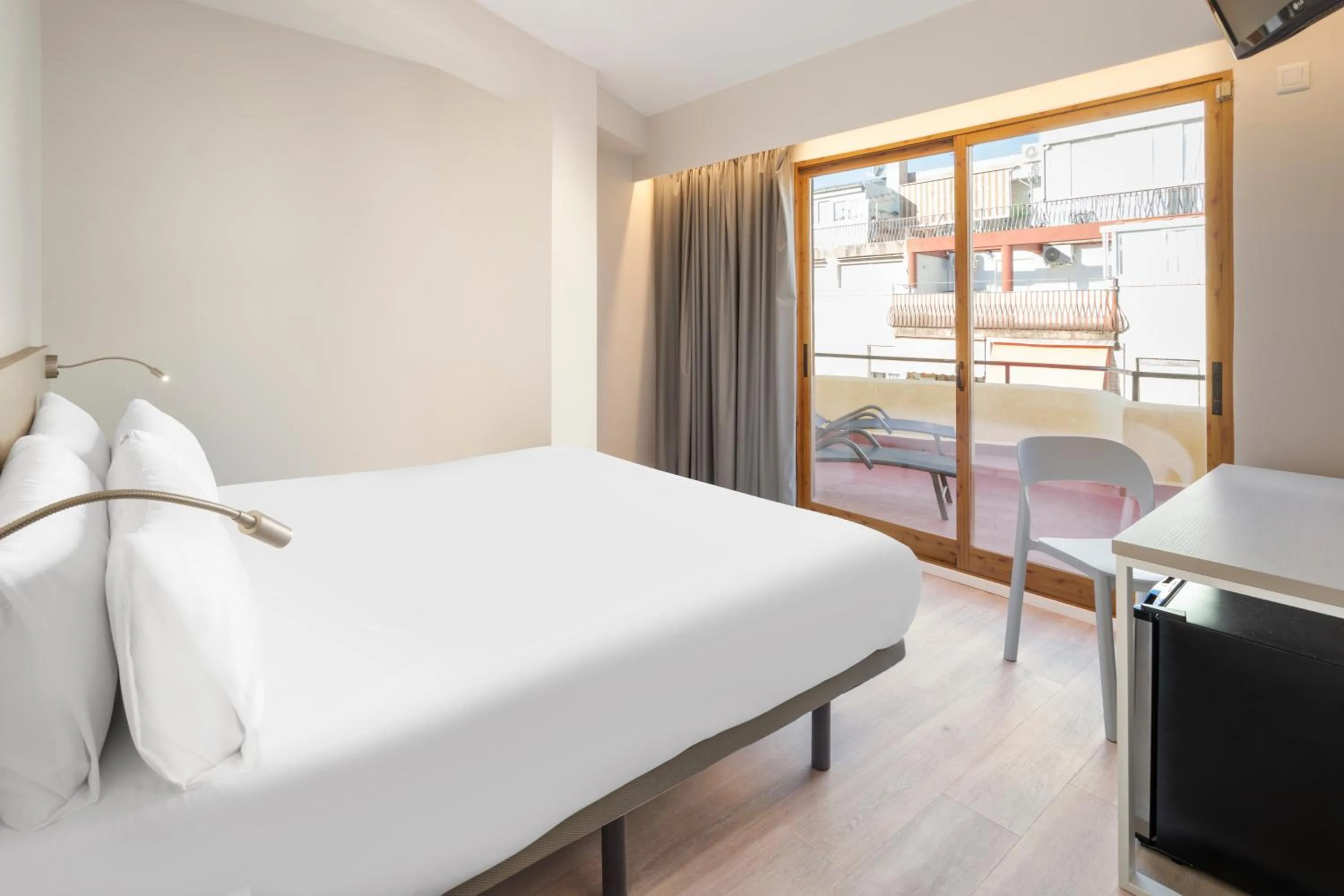 Photo of the whole room, Bed in Hotel Andalucía