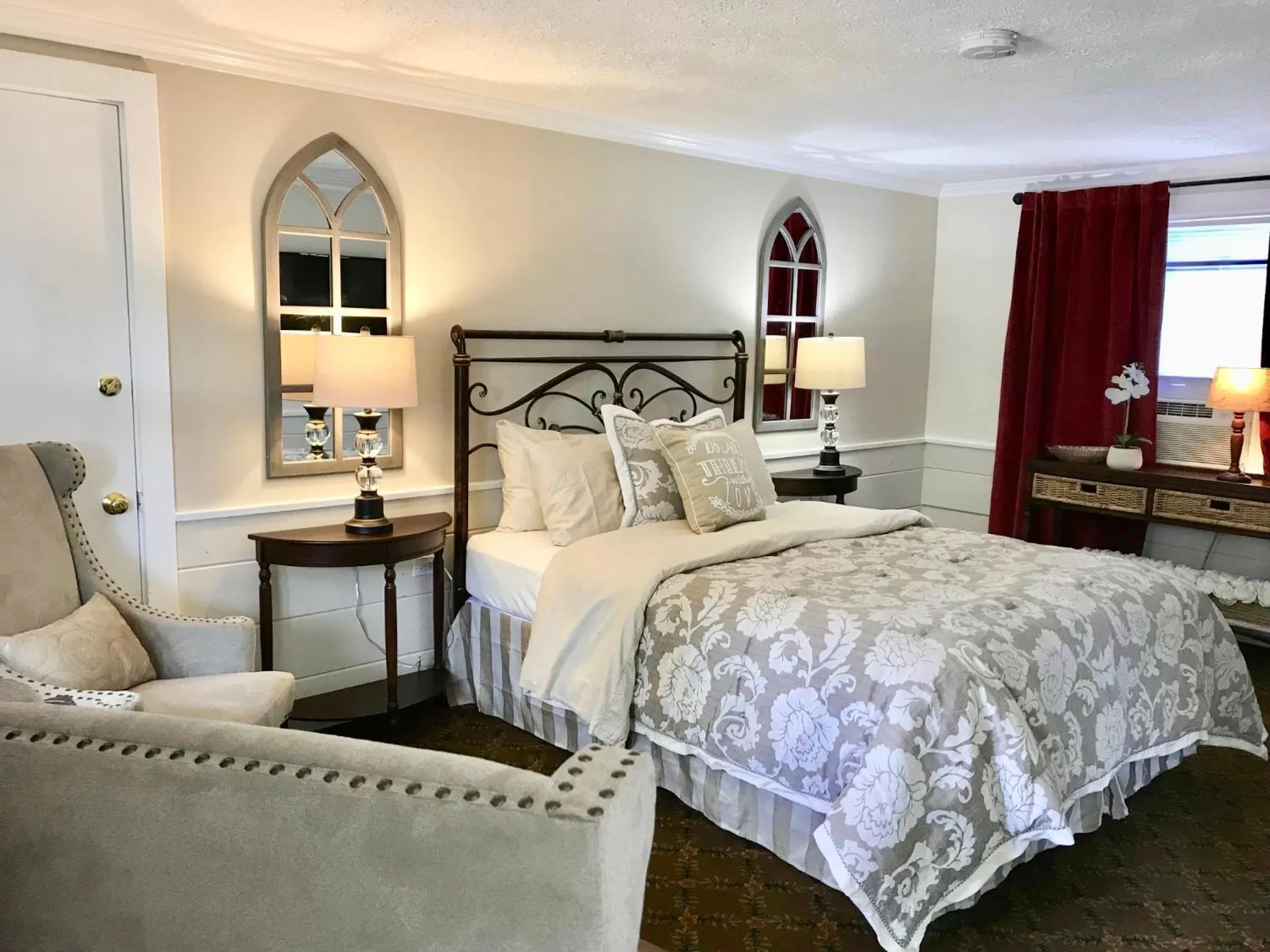 Photo of the whole room in Starlight Lodge North Conway