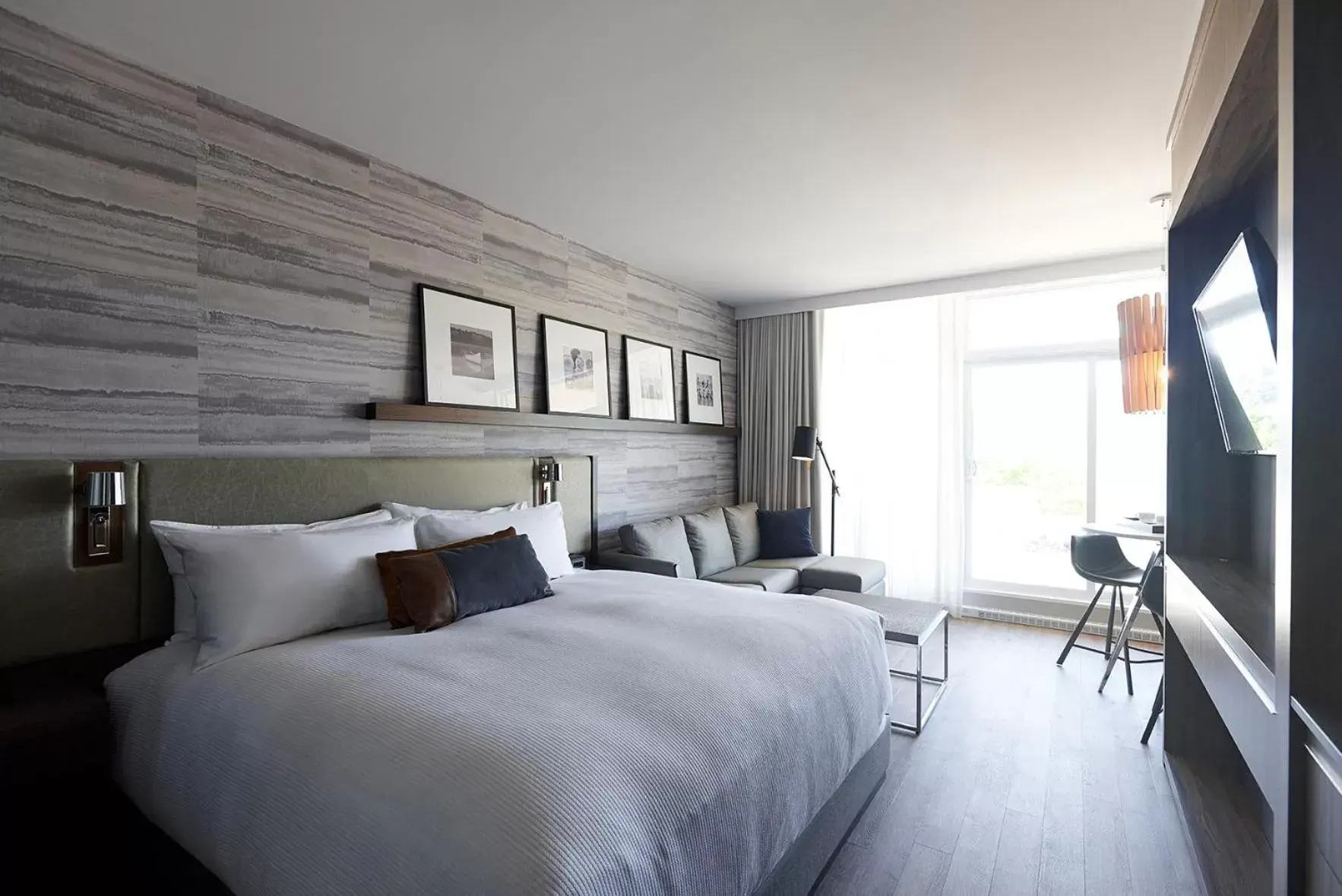 Classic Suite with Mountain View in Entourage sur-le-Lac Classic Suite with Mountain View in Entourage sur-le-Lac