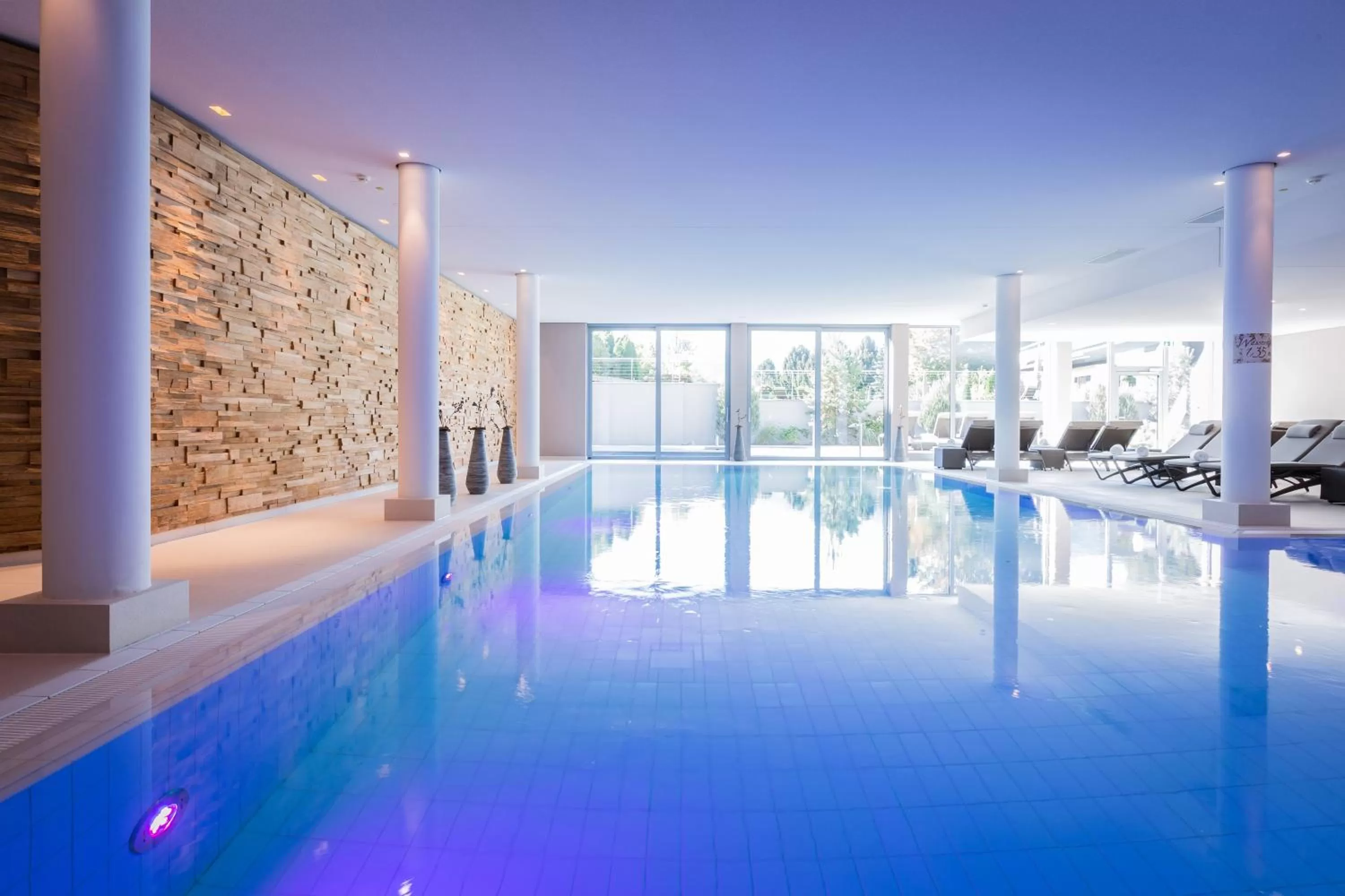 Swimming Pool in Hotel Exquisit