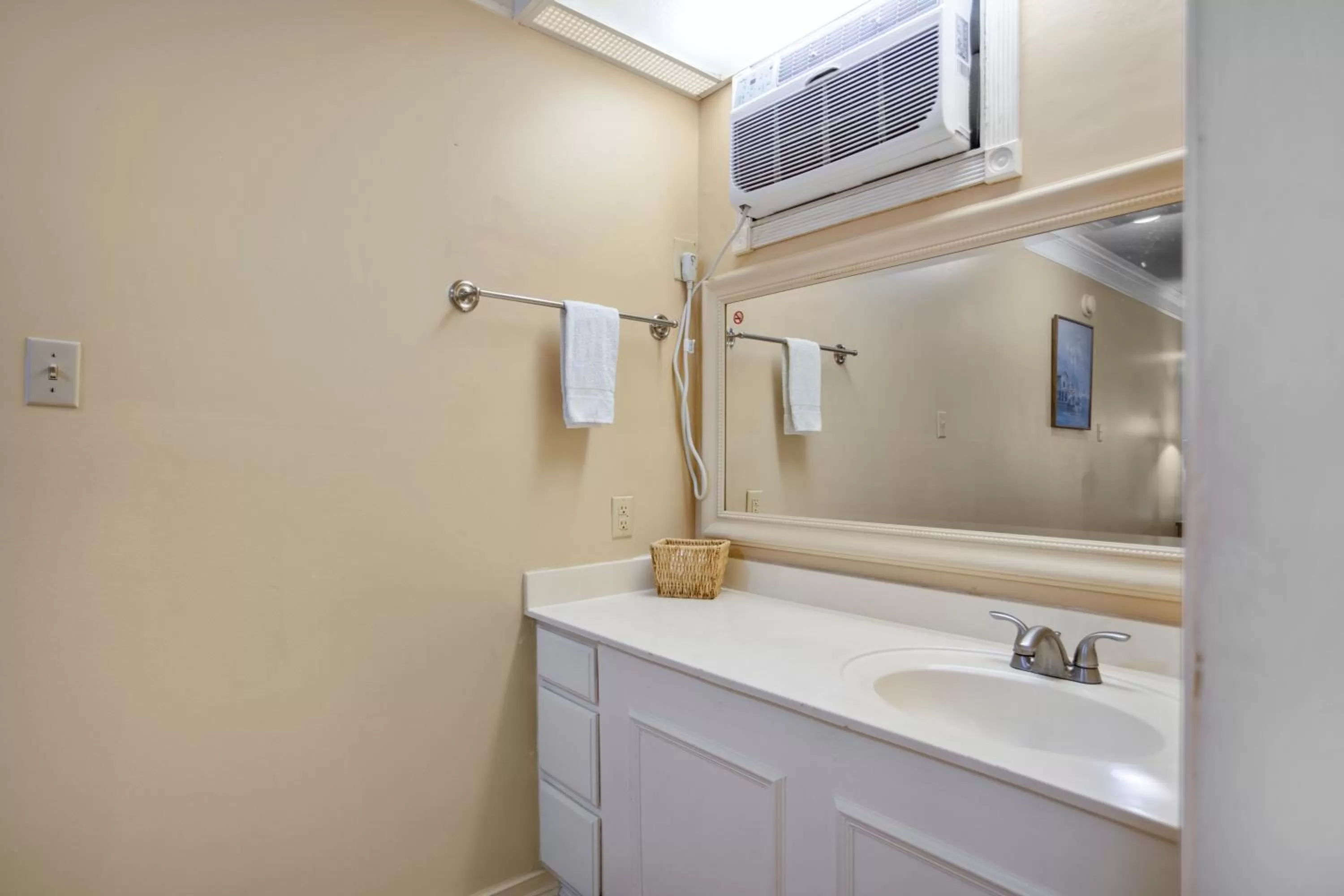 Bathroom in Edgewater Inn - Biloxi Beach