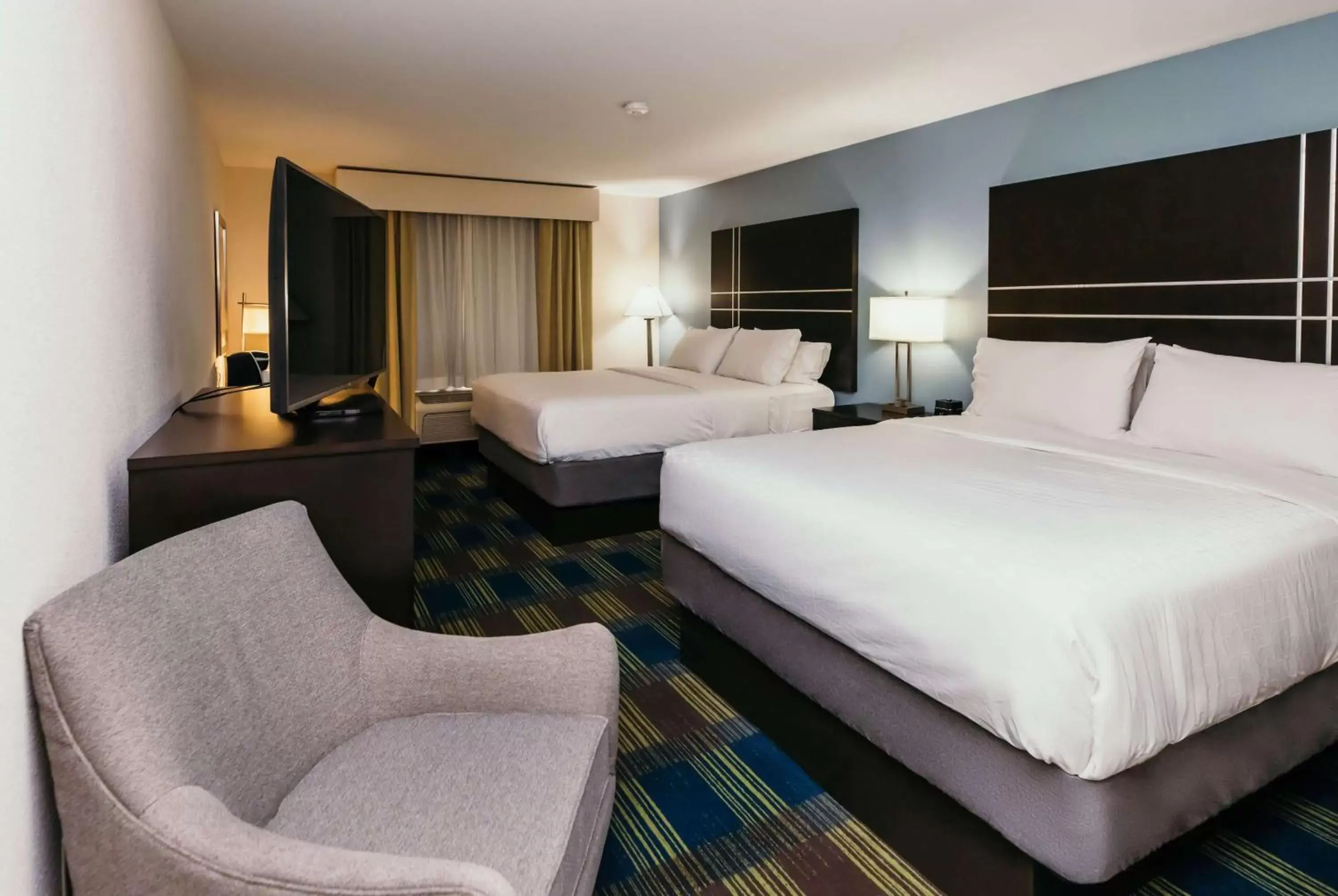 Queen Room with Two Queen Beds, Mobility Access and Bathtub with Grab Bars, Non-Smoking in La Quinta Inn & Suites by Wyndham Ankeny IA - Des Moines IA Queen Room with Two Queen Beds, Mobility Access and Bathtub with Grab Bars, Non-Smoking in La Quinta Inn & Suites by Wyndham Ankeny IA - Des Moines IA