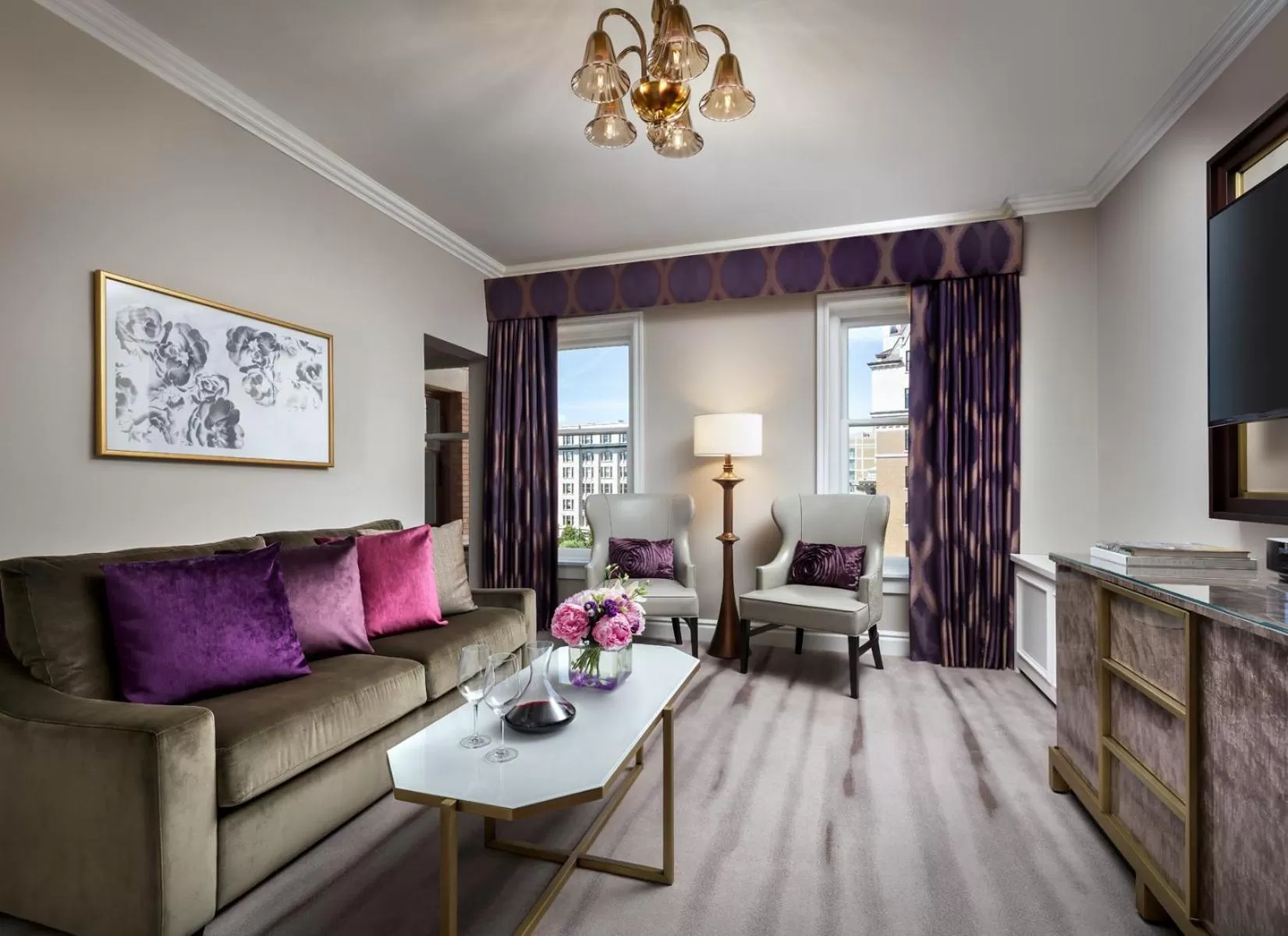 Living room in Fairmont Empress Hotel