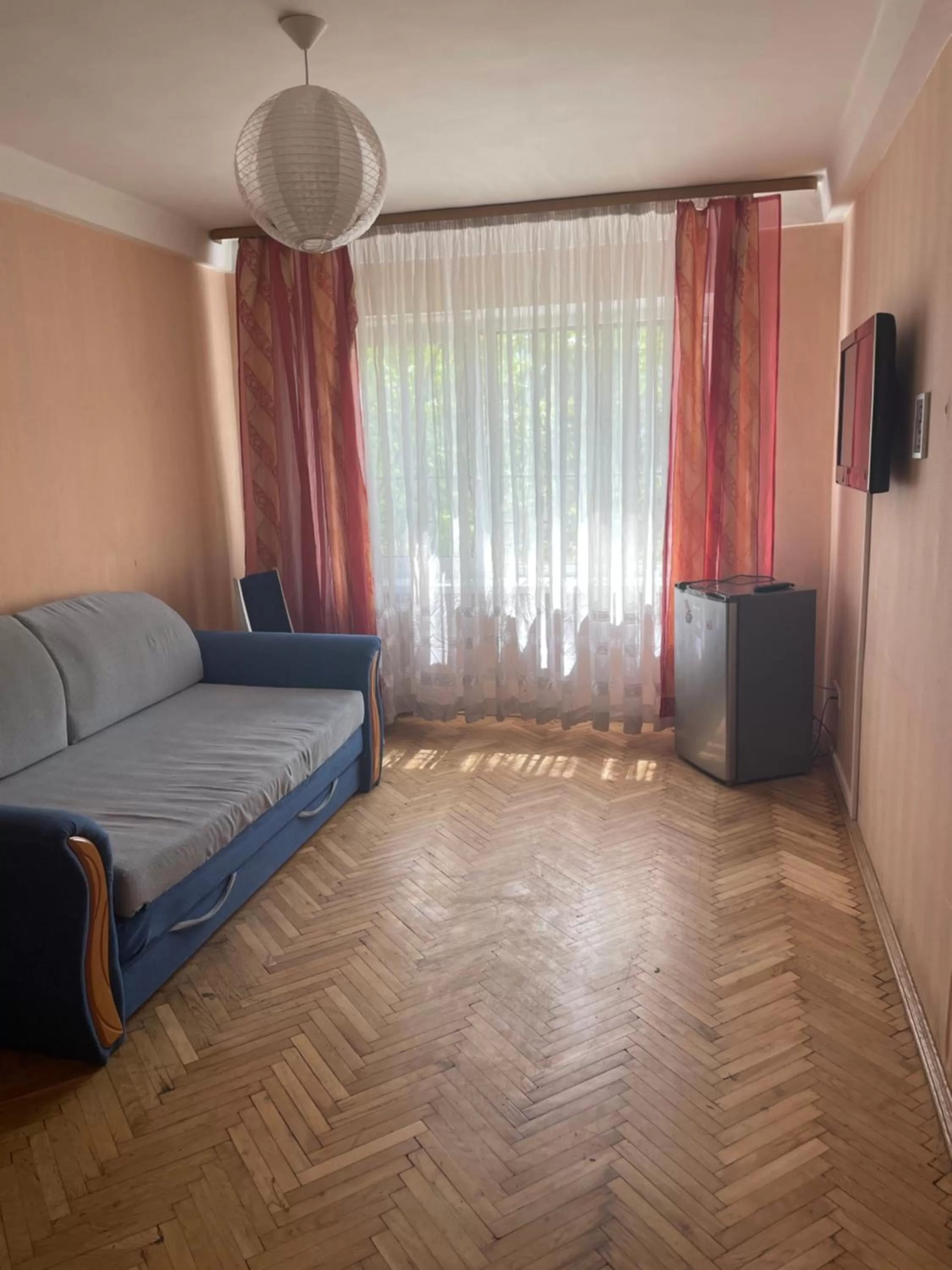 Photo of the whole room, Seating Area in Alaska