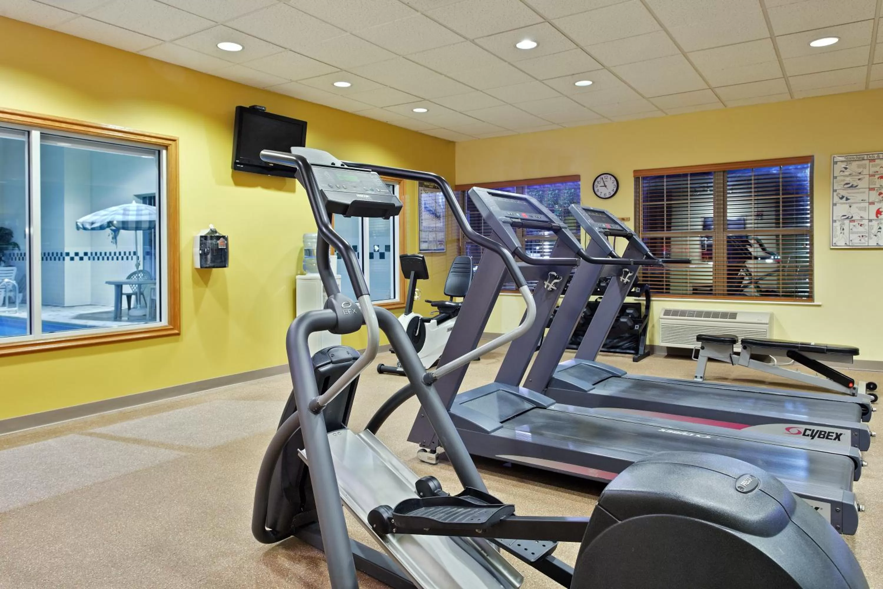 Fitness centre/facilities in Country Inn & Suites by Radisson, Sycamore, IL