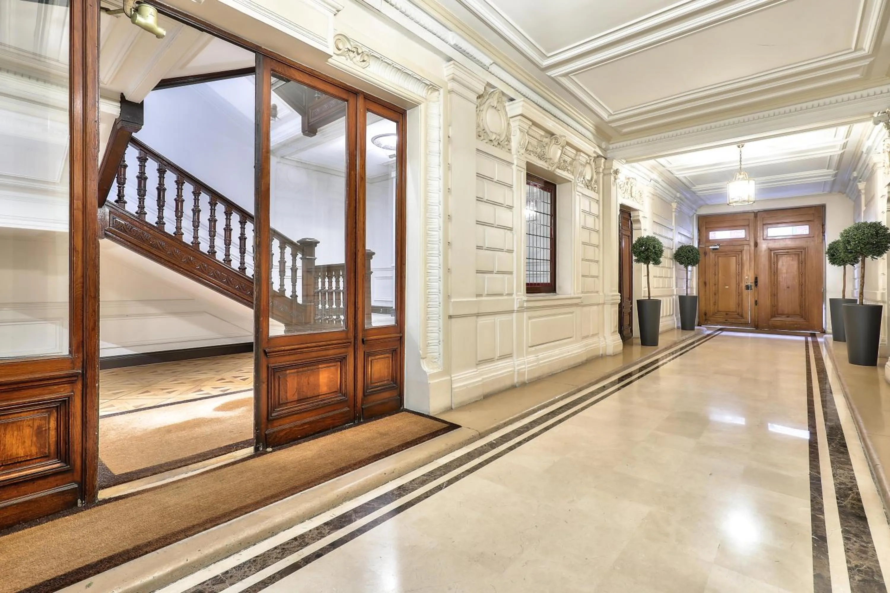 Lobby or reception in Hotel 33 Marbeuf