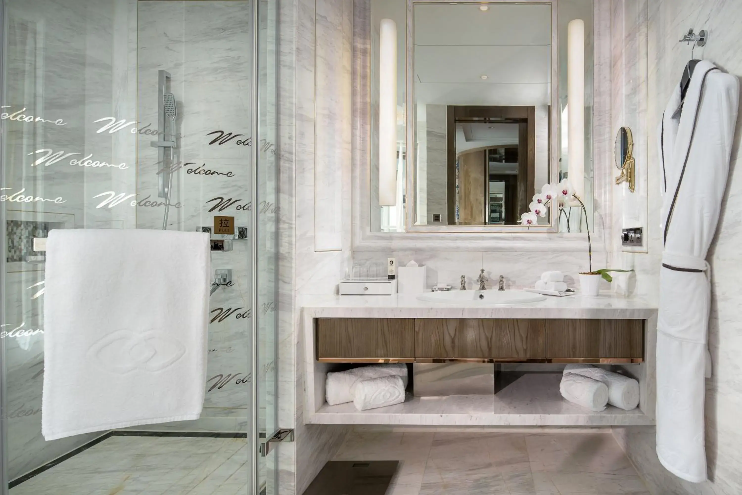 Superior King Room in Sofitel Guiyang Hunter Superior King Room in Sofitel Guiyang Hunter