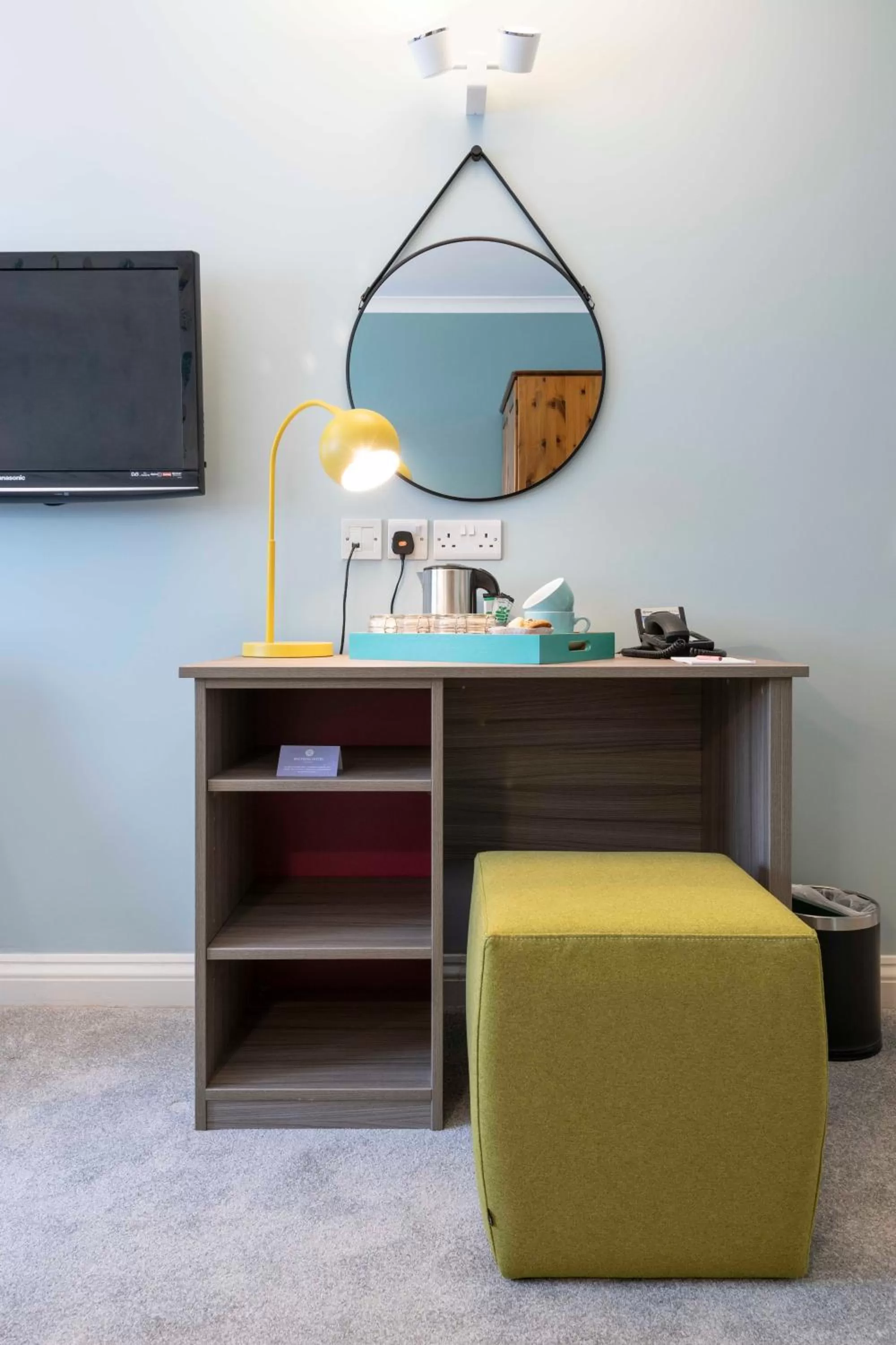 TV and multimedia in Wisteria Hotel