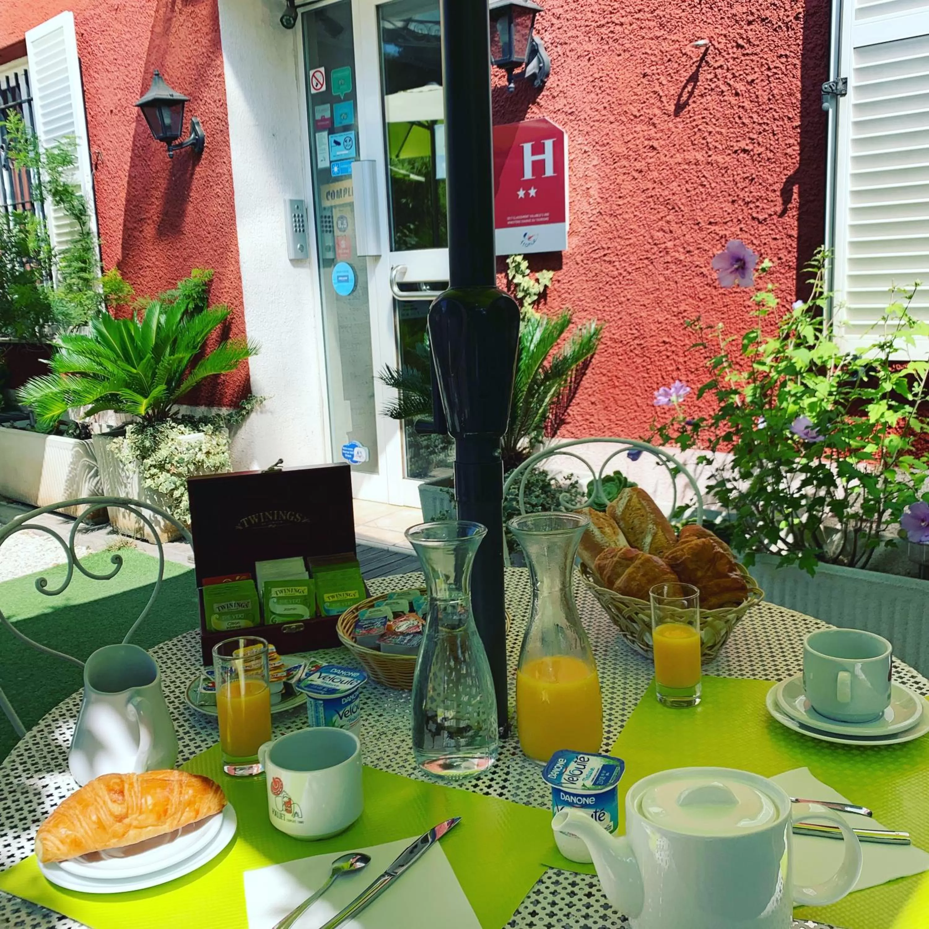 Restaurant/places to eat in Hotel Danemark