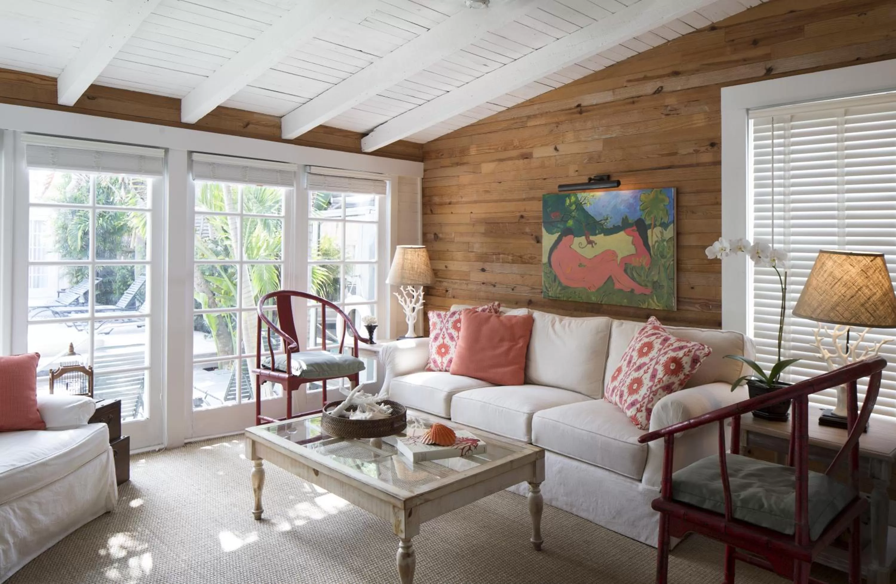 Living room in Simonton Court Historic Inn & Cottages