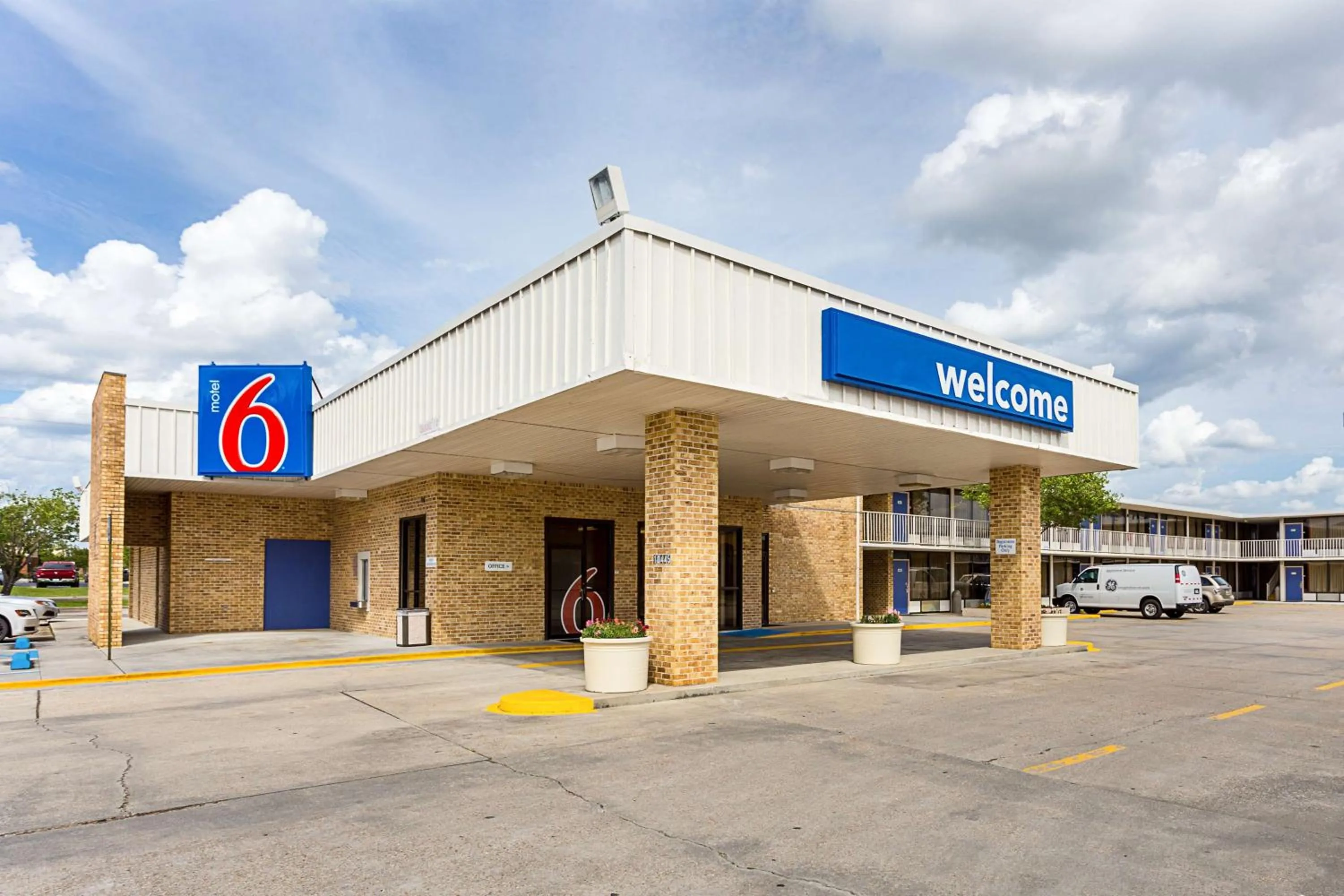 Property building in Motel 6 Baton Rouge Southeast