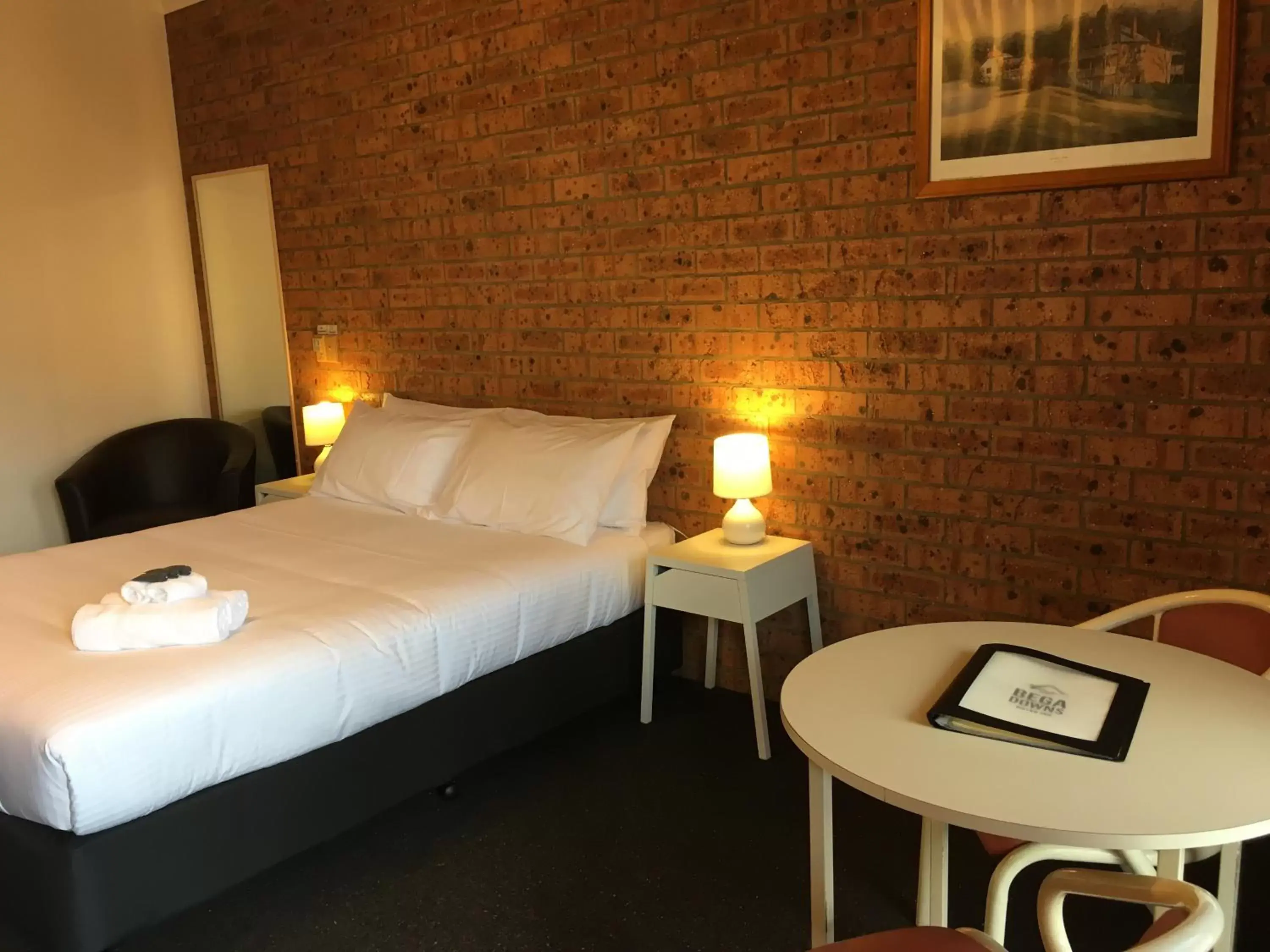 Superior Queen Room in Bega Downs Motor Inn Superior Queen Room in Bega Downs Motor Inn