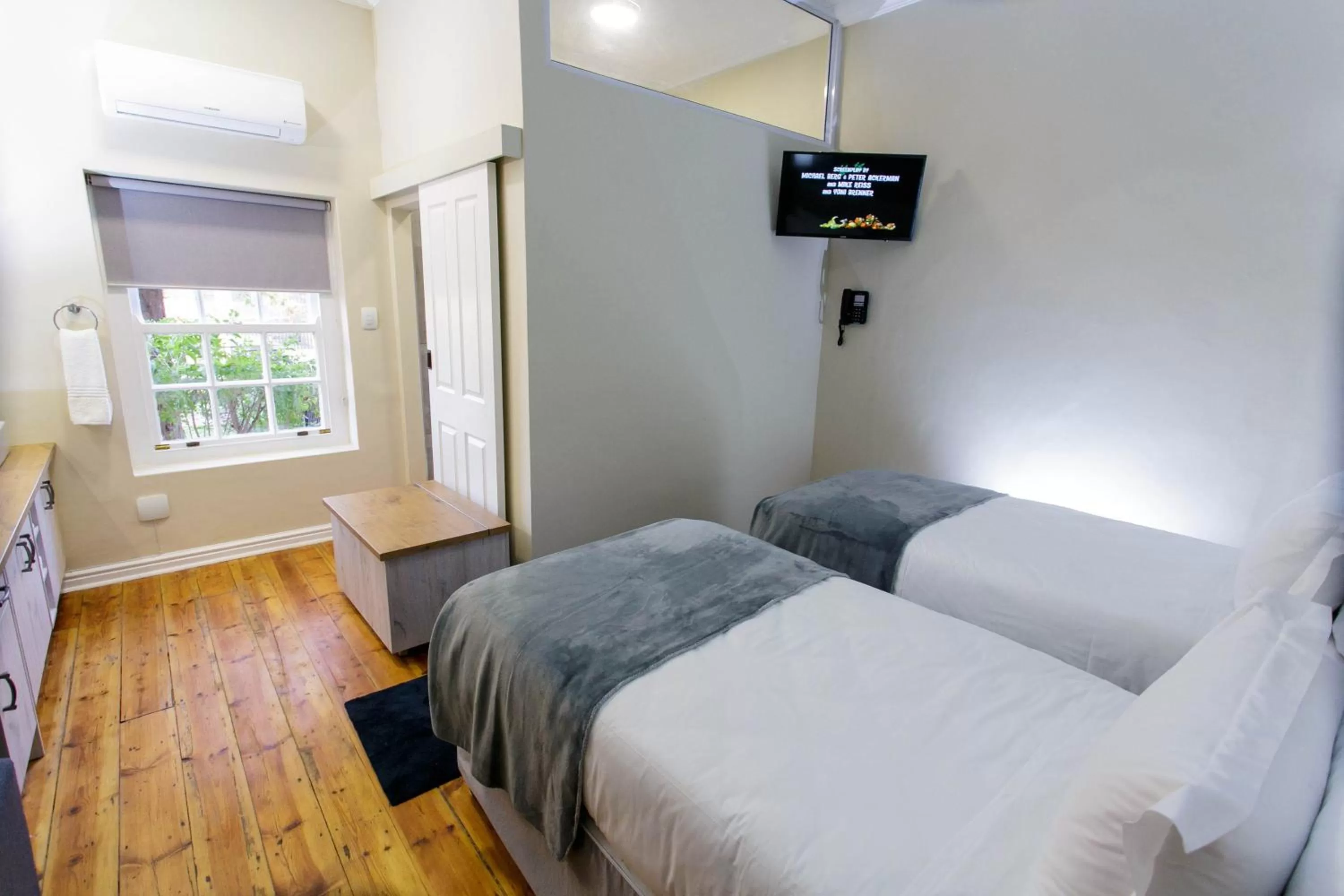 Bed in Queen's Hotel by BON Hotels