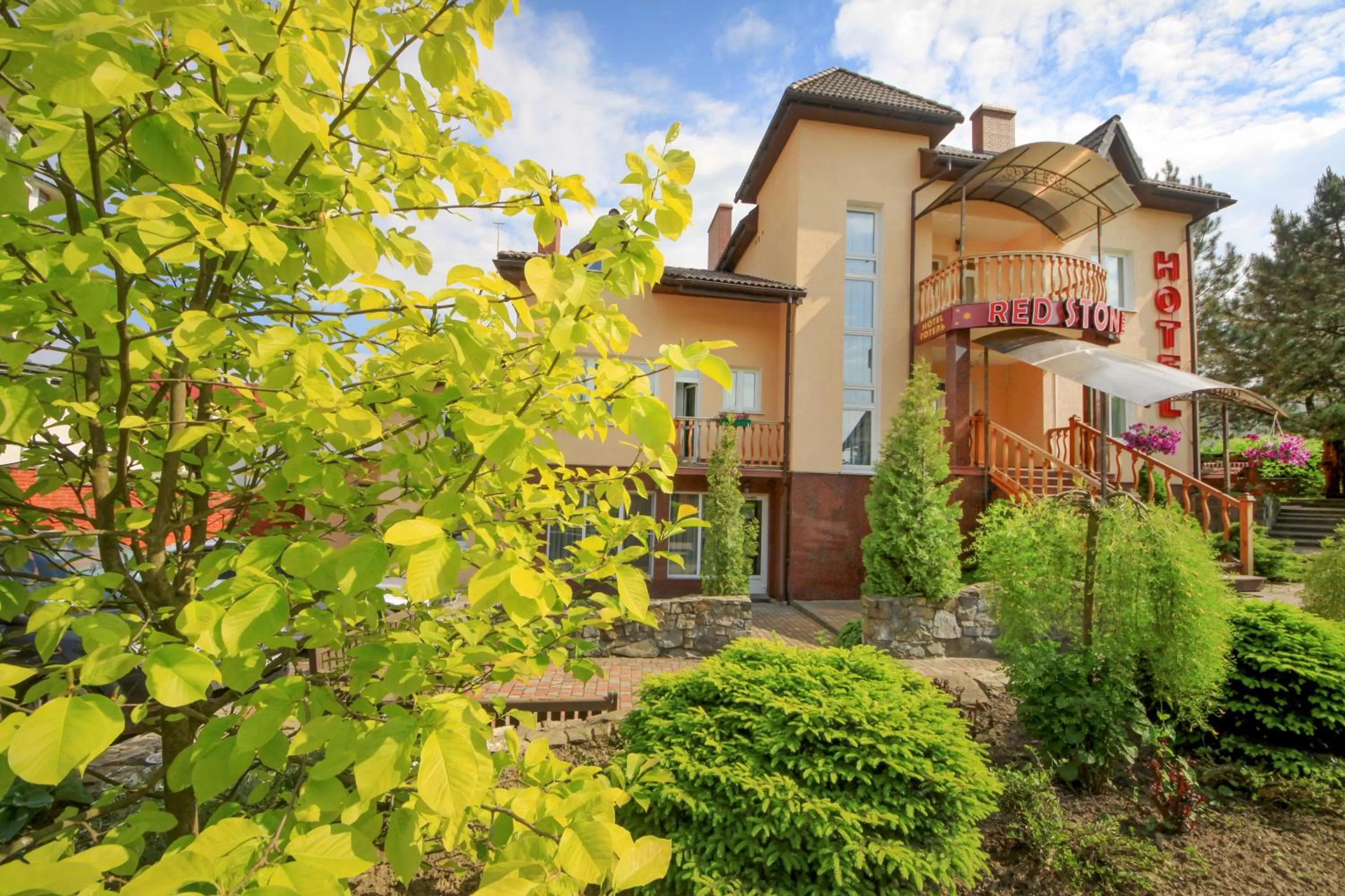 Property building, Garden in Red Stone