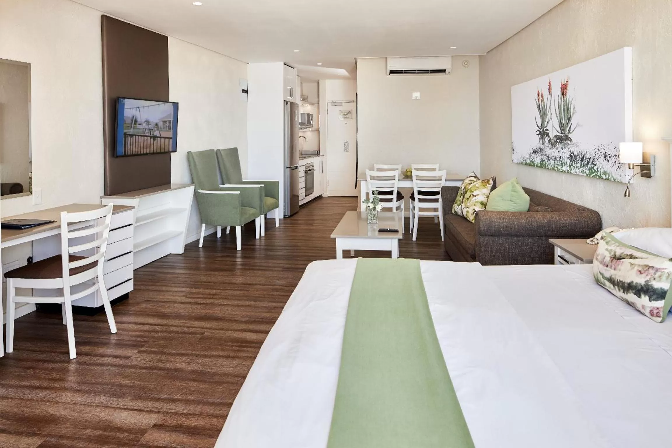 Studio with Pool View in First Group Breakers Resort - Official